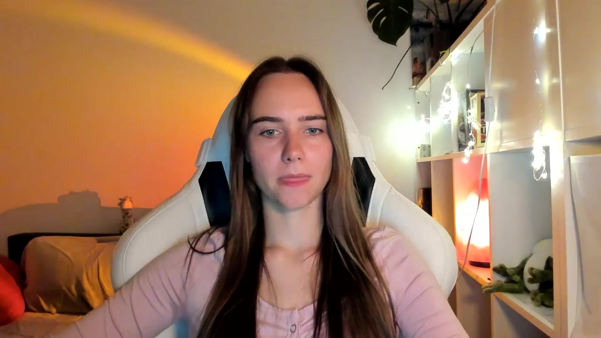 Gallery image thumbnail from OhAlisa's myfreecams stream on, 08/20/2025, 20:44 image 17 of 20