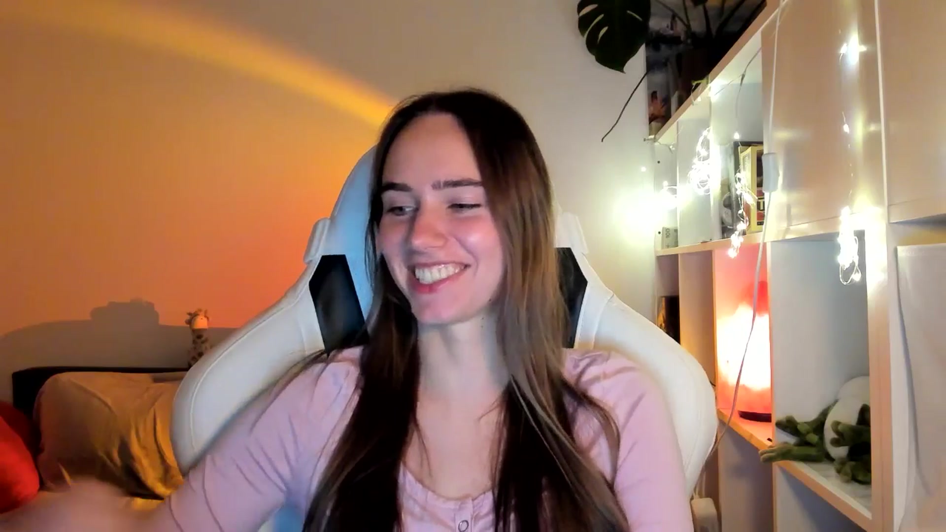 Gallery image thumbnail from OhAlisa's myfreecams stream on, 08/20/2025, 20:44 image 15 of 20