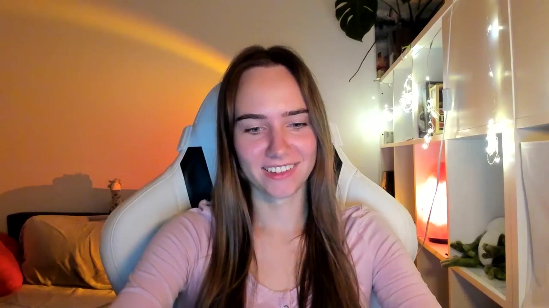 Gallery image thumbnail from OhAlisa's myfreecams stream on, 08/20/2025, 20:44 image 14 of 20