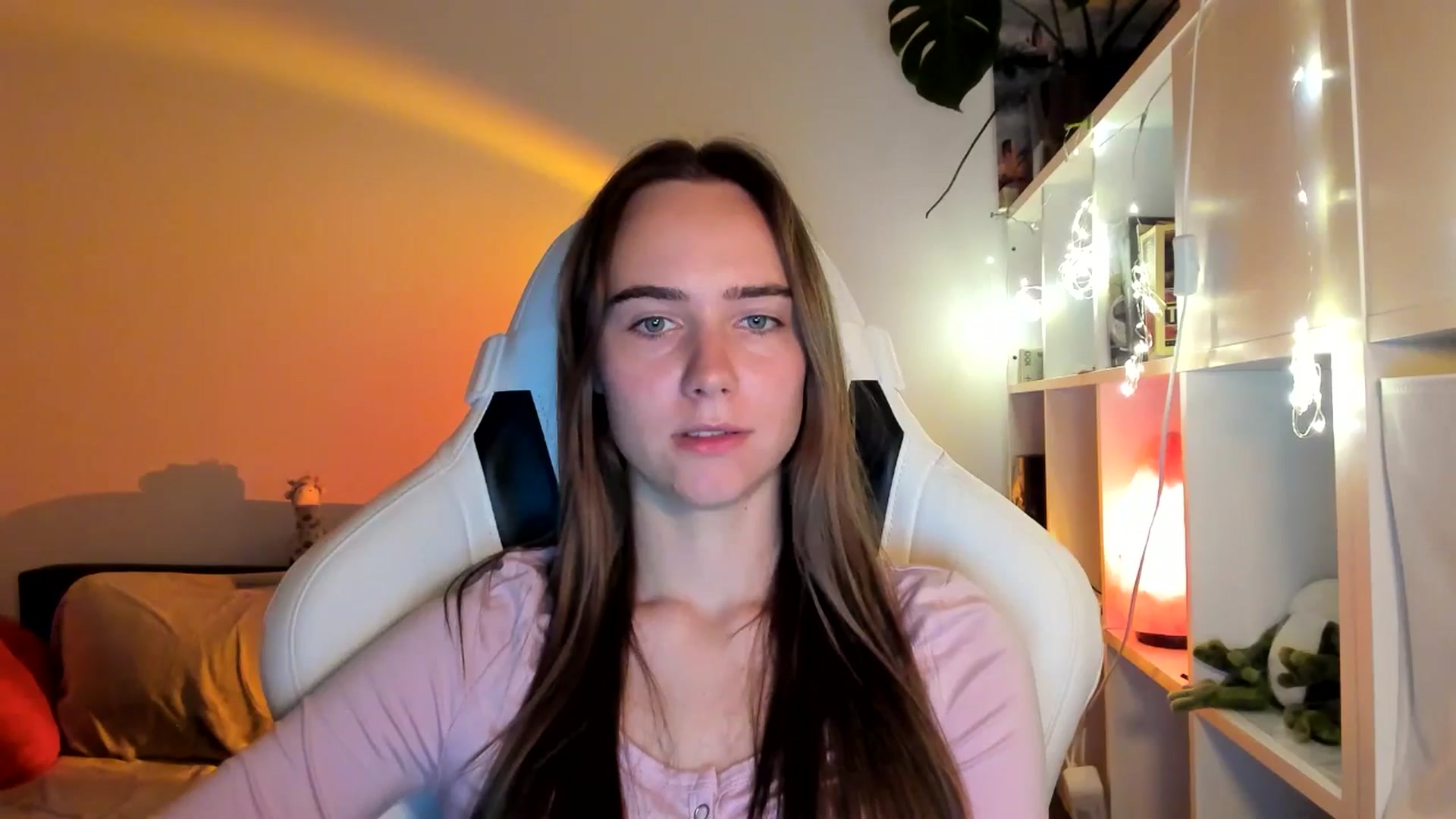 Gallery image thumbnail from OhAlisa's myfreecams stream on, 08/20/2025, 20:44 image 18 of 20