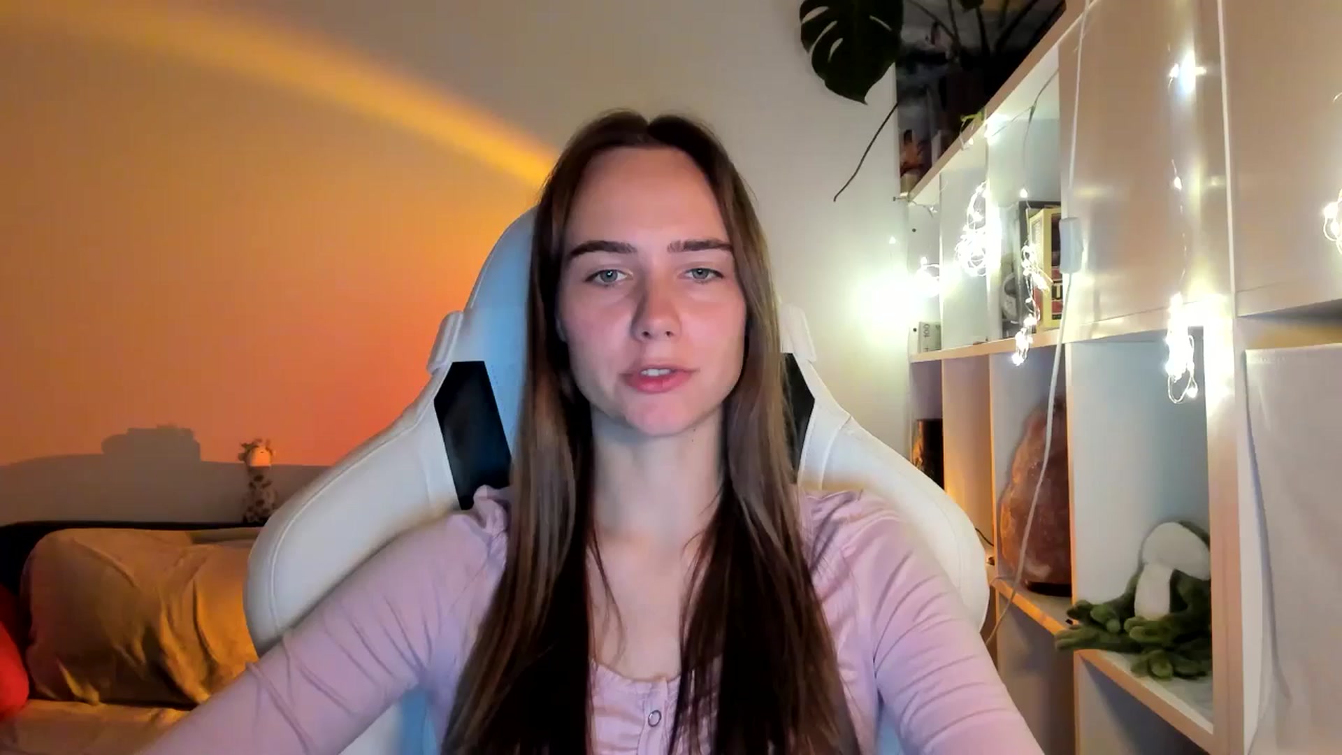 Gallery image thumbnail from OhAlisa's myfreecams stream on, 08/20/2025, 20:44 image 5 of 20