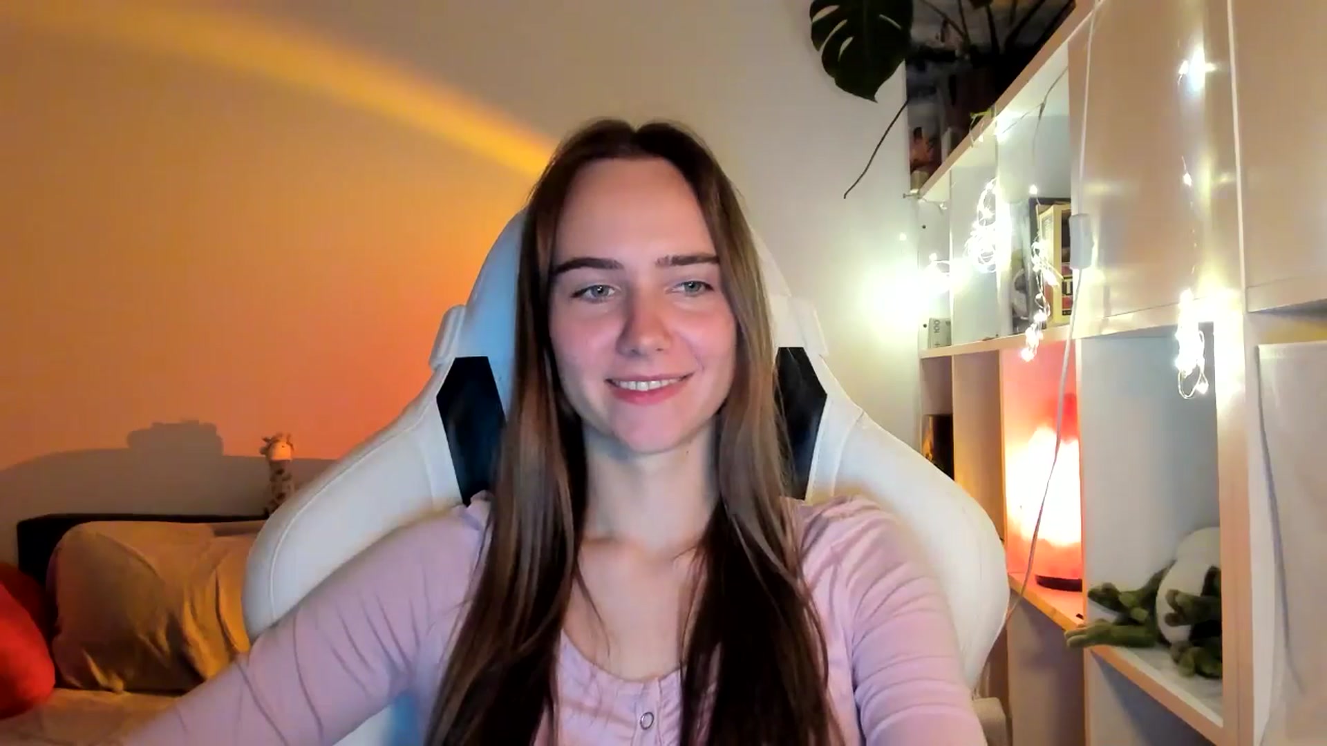 Gallery image thumbnail from OhAlisa's myfreecams stream on, 08/20/2025, 20:44 image 13 of 20