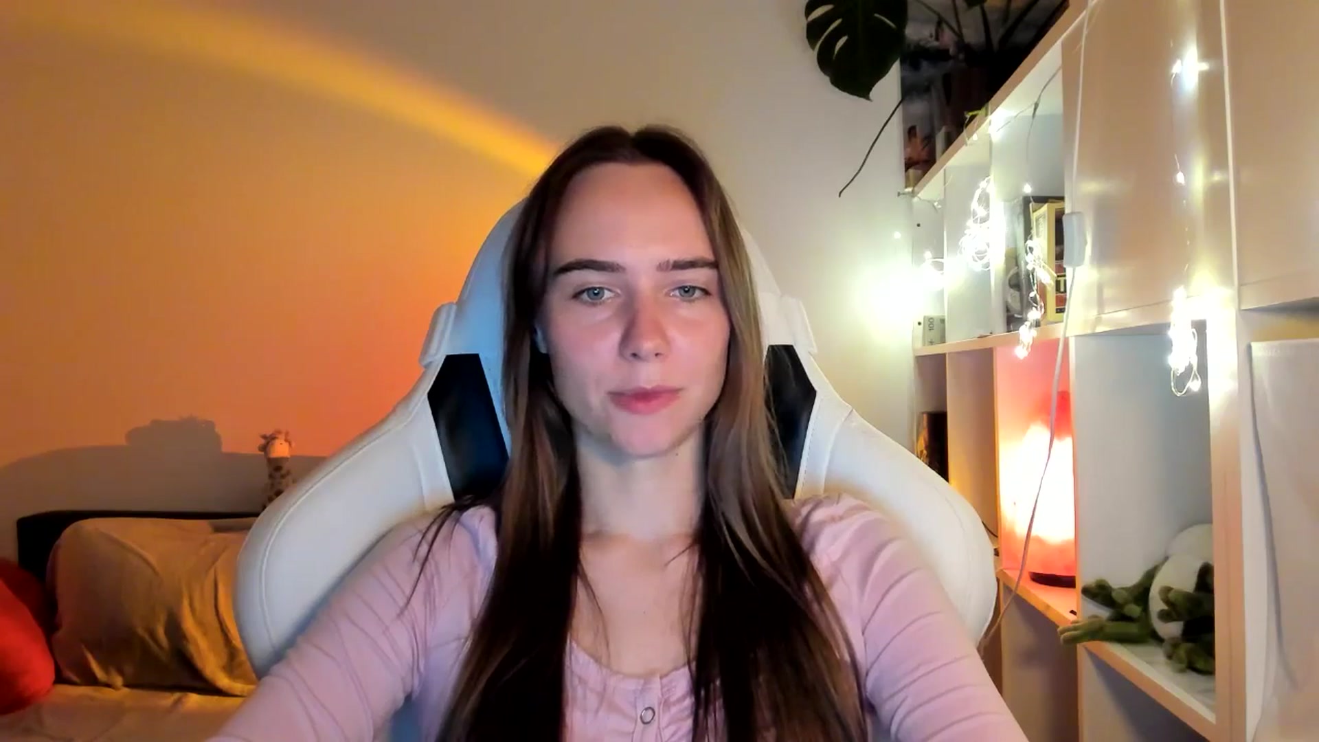 Gallery image thumbnail from OhAlisa's myfreecams stream on, 08/20/2025, 20:44 image 16 of 20