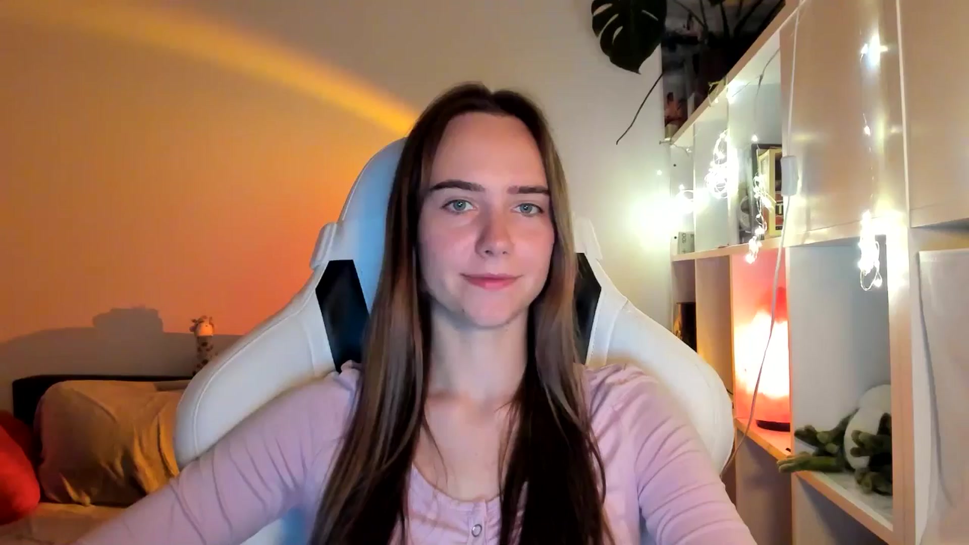 Gallery image thumbnail from OhAlisa's myfreecams stream on, 08/20/2025, 20:44 image 11 of 20
