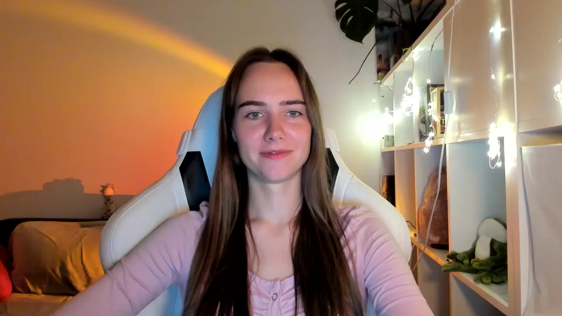 Gallery image thumbnail from OhAlisa's myfreecams stream on, 08/20/2025, 20:44 image 3 of 20
