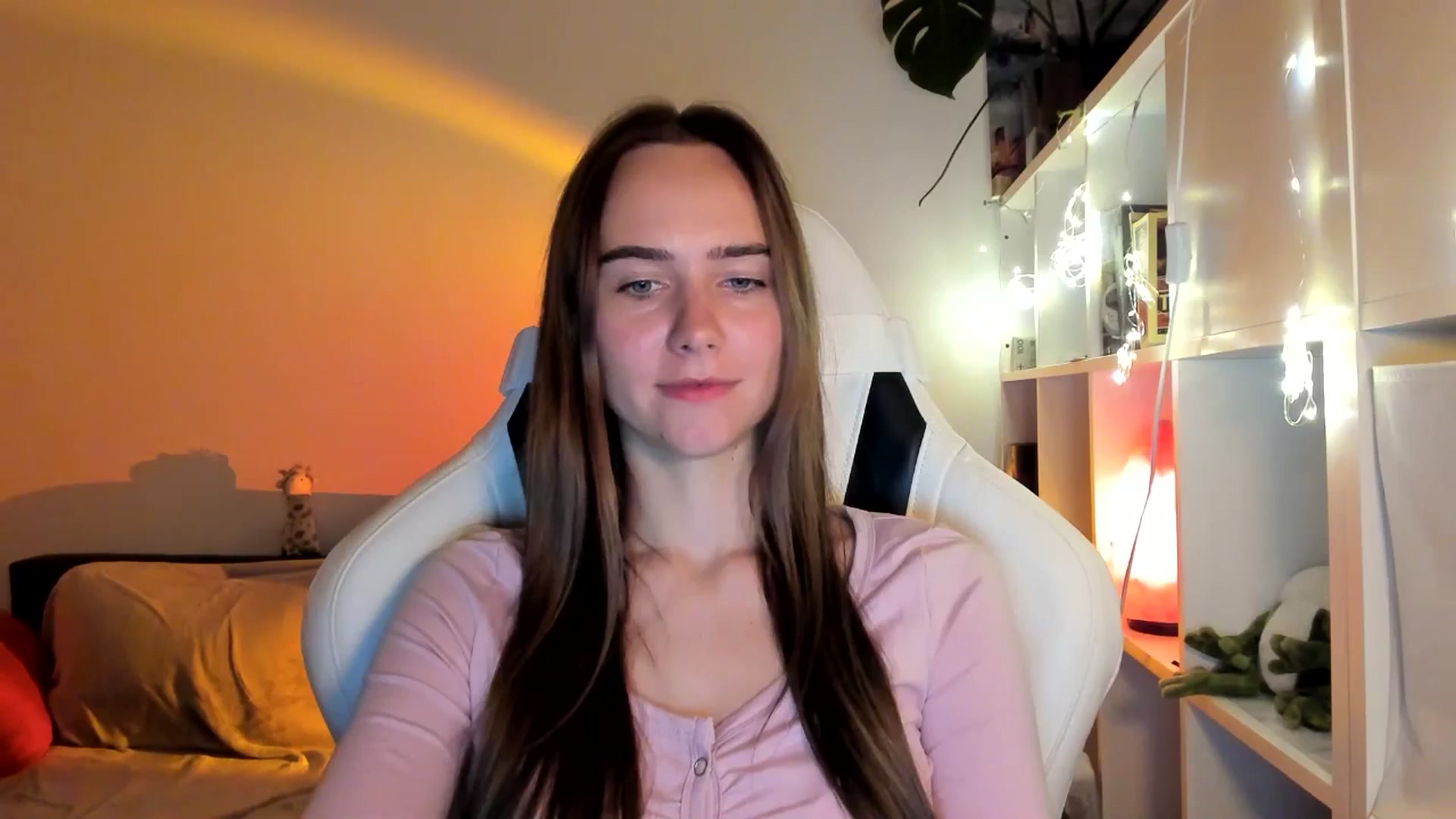 Gallery image thumbnail from OhAlisa's myfreecams stream on, 08/20/2025, 21:32 image 12 of 20