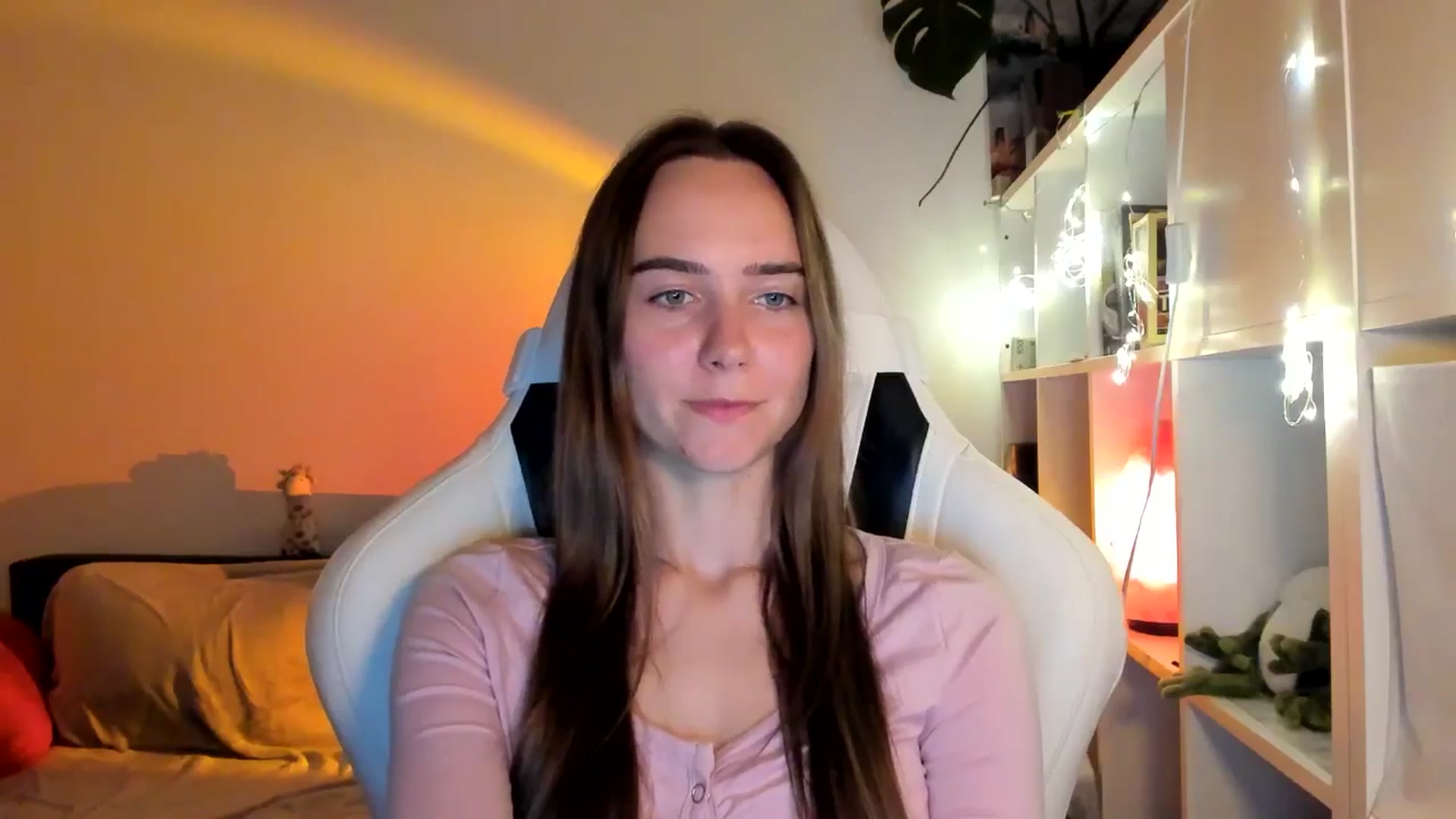 Gallery image thumbnail from OhAlisa's myfreecams stream on, 08/20/2025, 21:32 image 13 of 20
