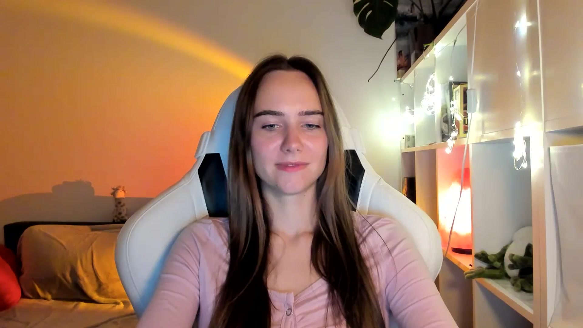 Gallery image thumbnail from OhAlisa's myfreecams stream on, 08/20/2025, 21:32 image 8 of 20