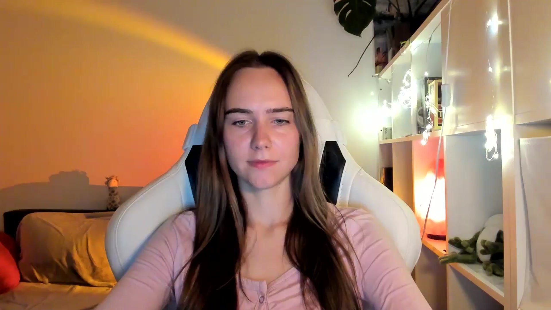 Gallery image thumbnail from OhAlisa's myfreecams stream on, 08/20/2025, 21:32 image 3 of 20