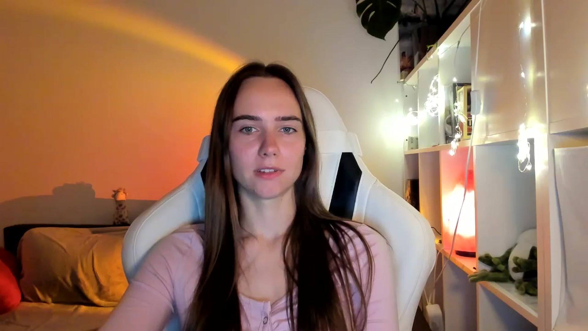 Gallery image thumbnail from OhAlisa's myfreecams stream on, 08/20/2025, 21:32 image 17 of 20