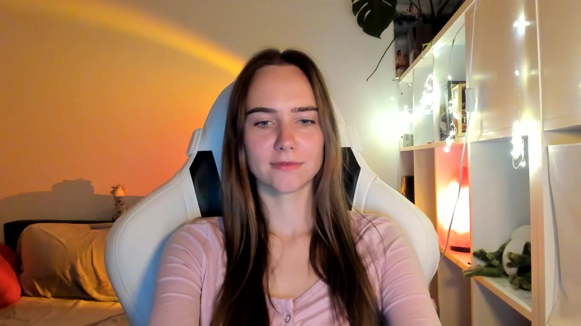 Gallery image thumbnail from OhAlisa's myfreecams stream on, 08/20/2025, 21:32 image 5 of 20