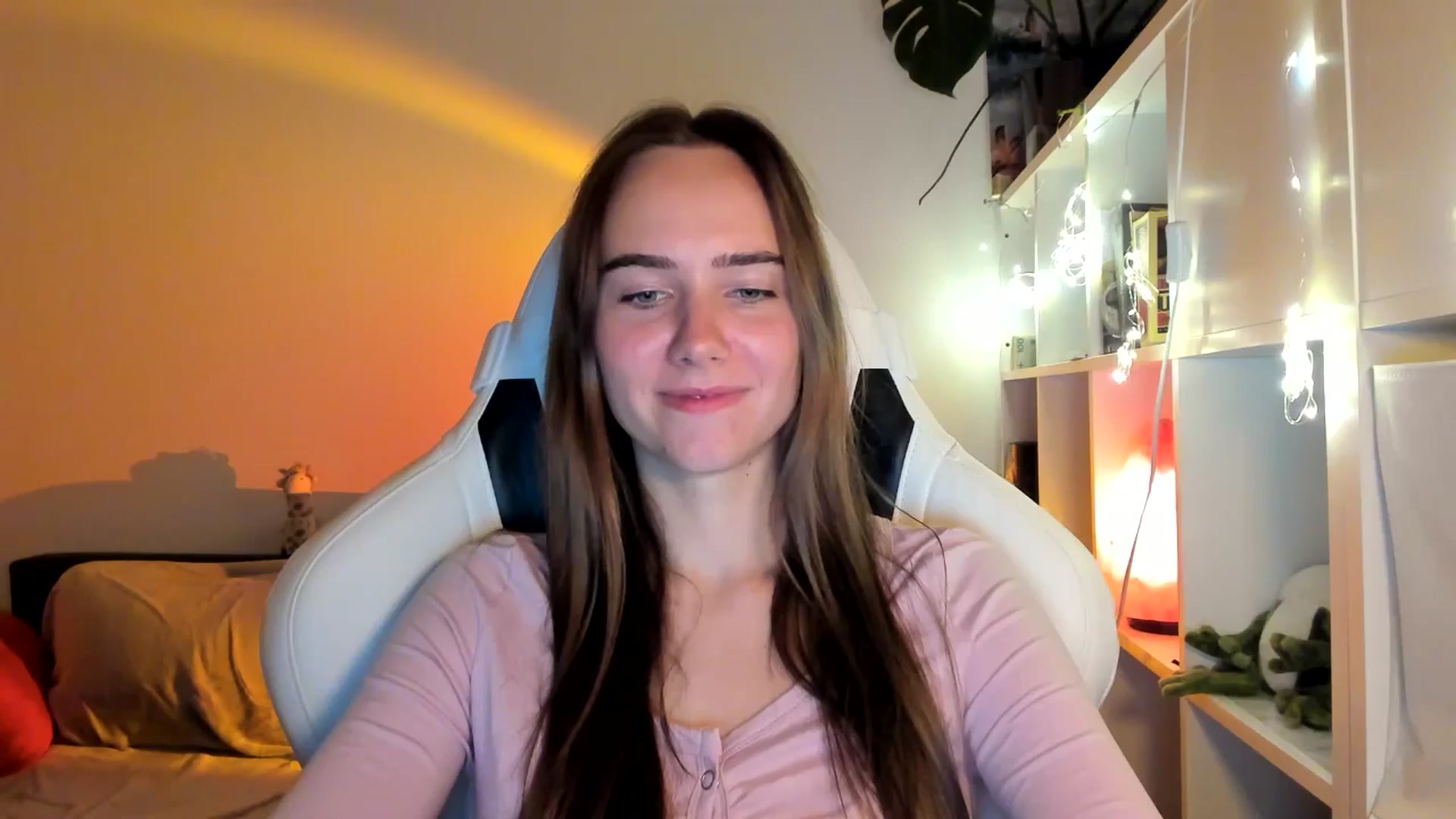 Gallery image thumbnail from OhAlisa's myfreecams stream on, 08/20/2025, 21:32 image 4 of 20