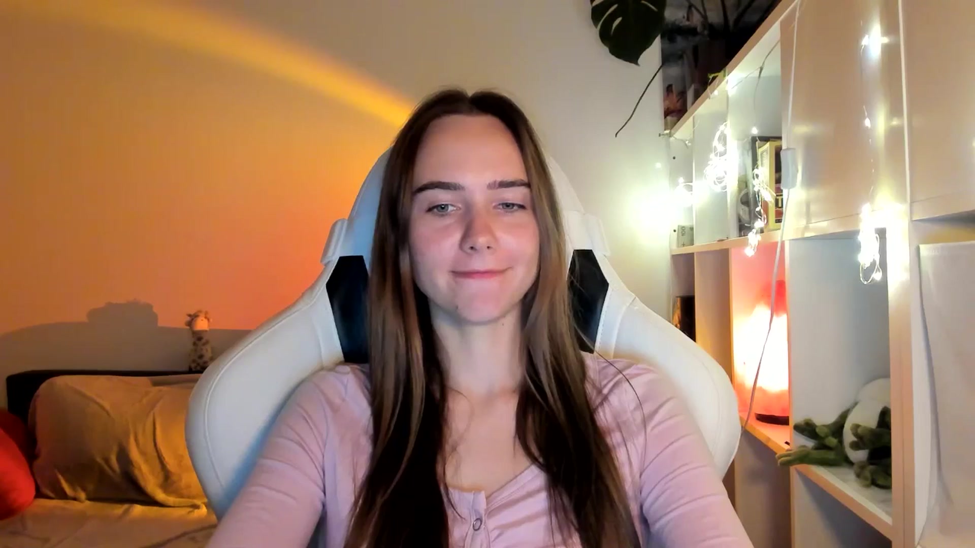 Gallery image thumbnail from OhAlisa's myfreecams stream on, 08/20/2025, 21:32 image 6 of 20