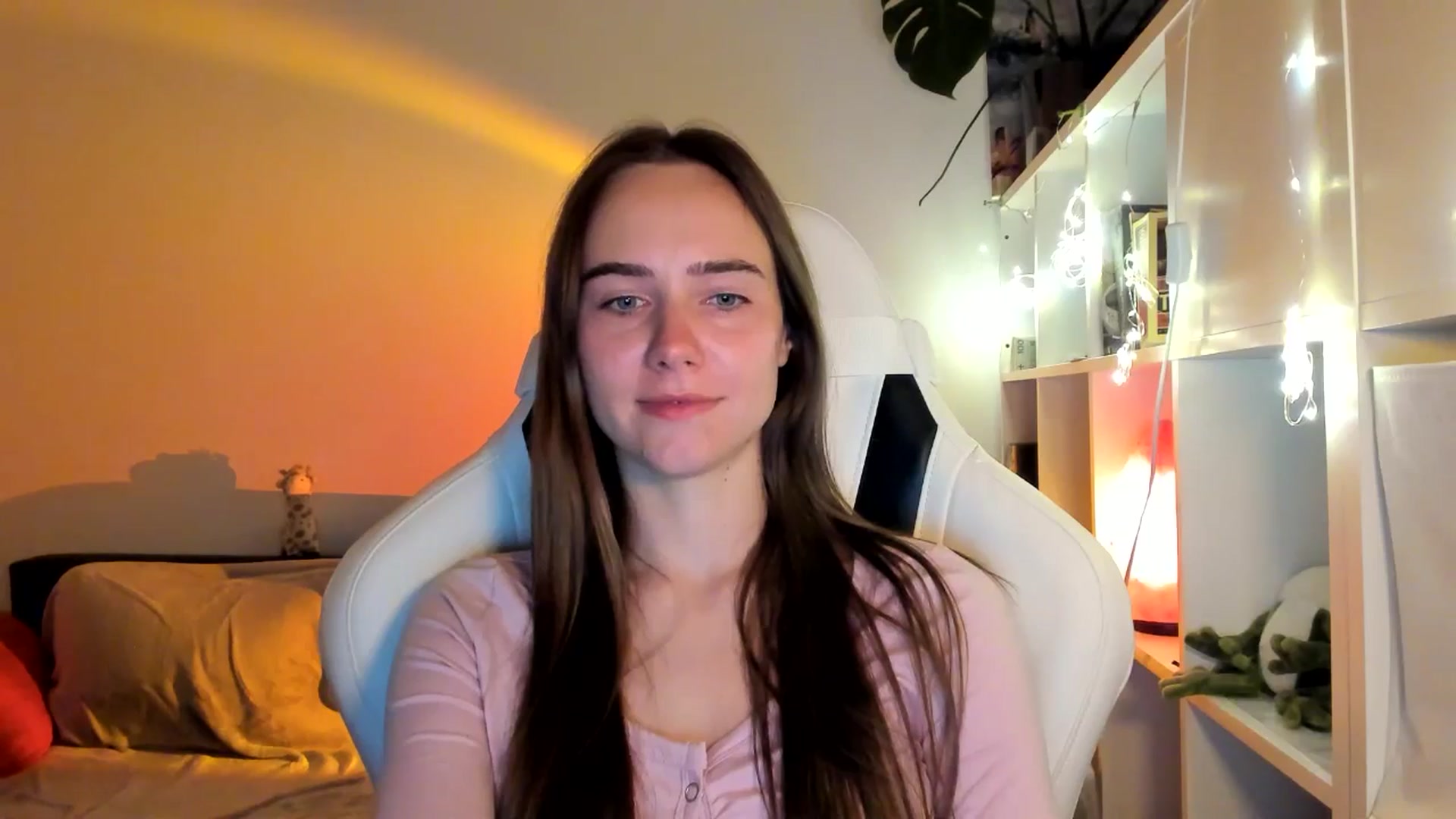Gallery image thumbnail from OhAlisa's myfreecams stream on, 08/20/2025, 21:32 image 15 of 20