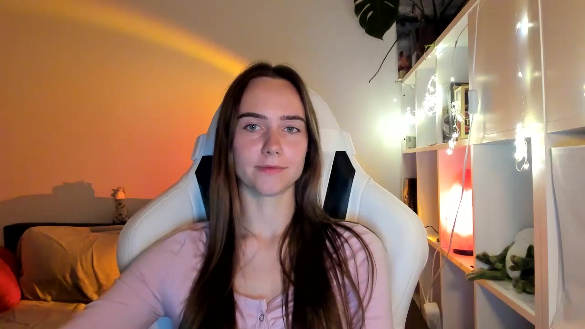 Gallery image thumbnail from OhAlisa's myfreecams stream on, 08/20/2025, 21:32 image 19 of 20