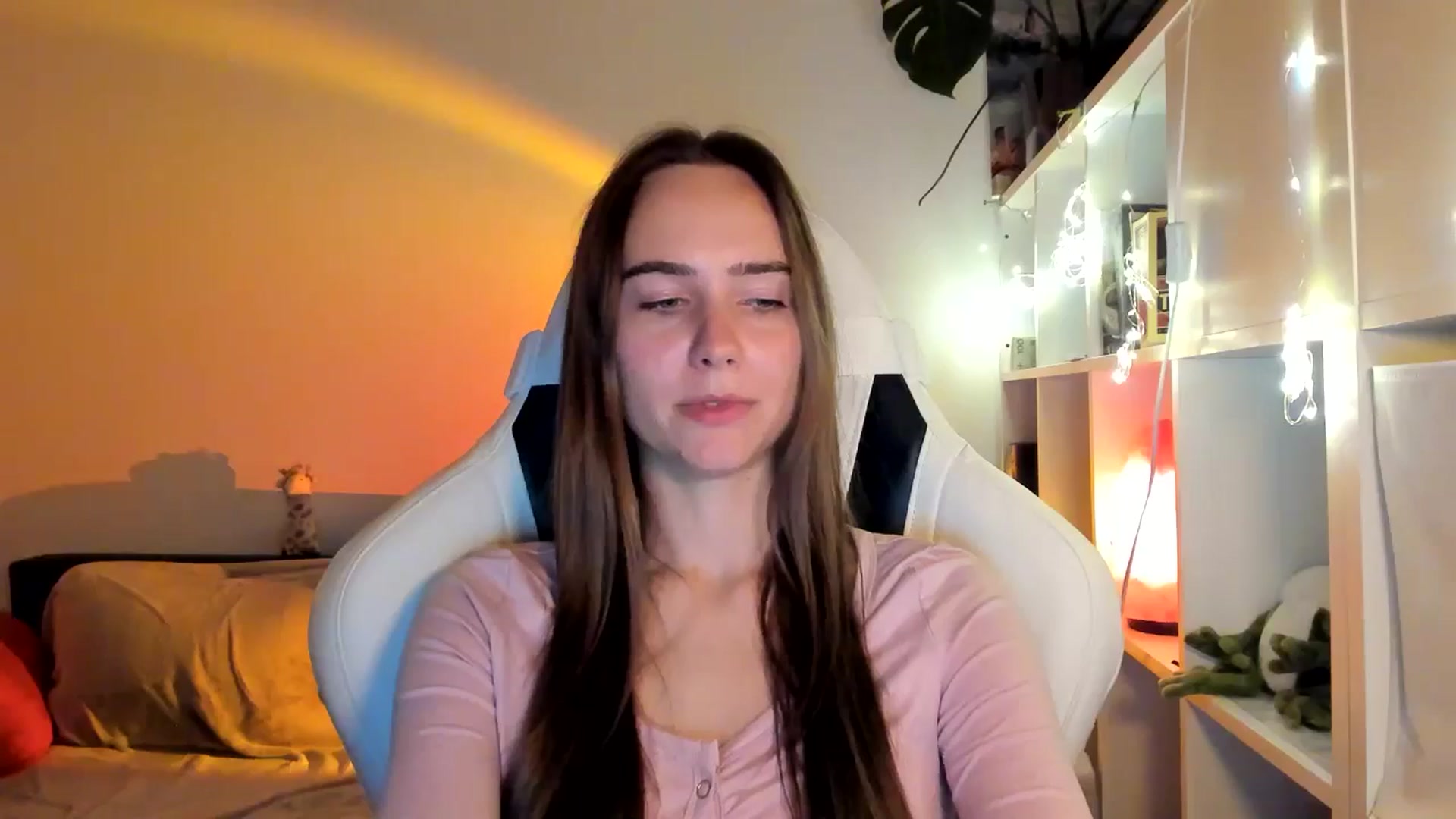 Gallery image thumbnail from OhAlisa's myfreecams stream on, 08/20/2025, 21:32 image 14 of 20