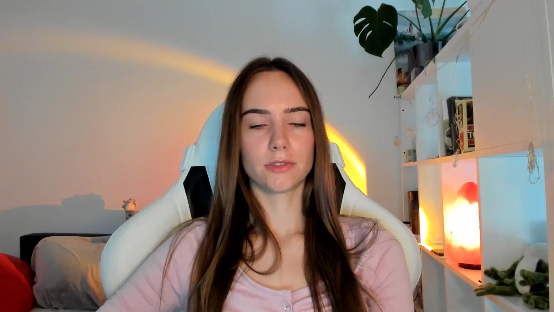 Gallery image thumbnail from OhAlisa's myfreecams stream on, 08/21/2025, 12:38 image 9 of 20