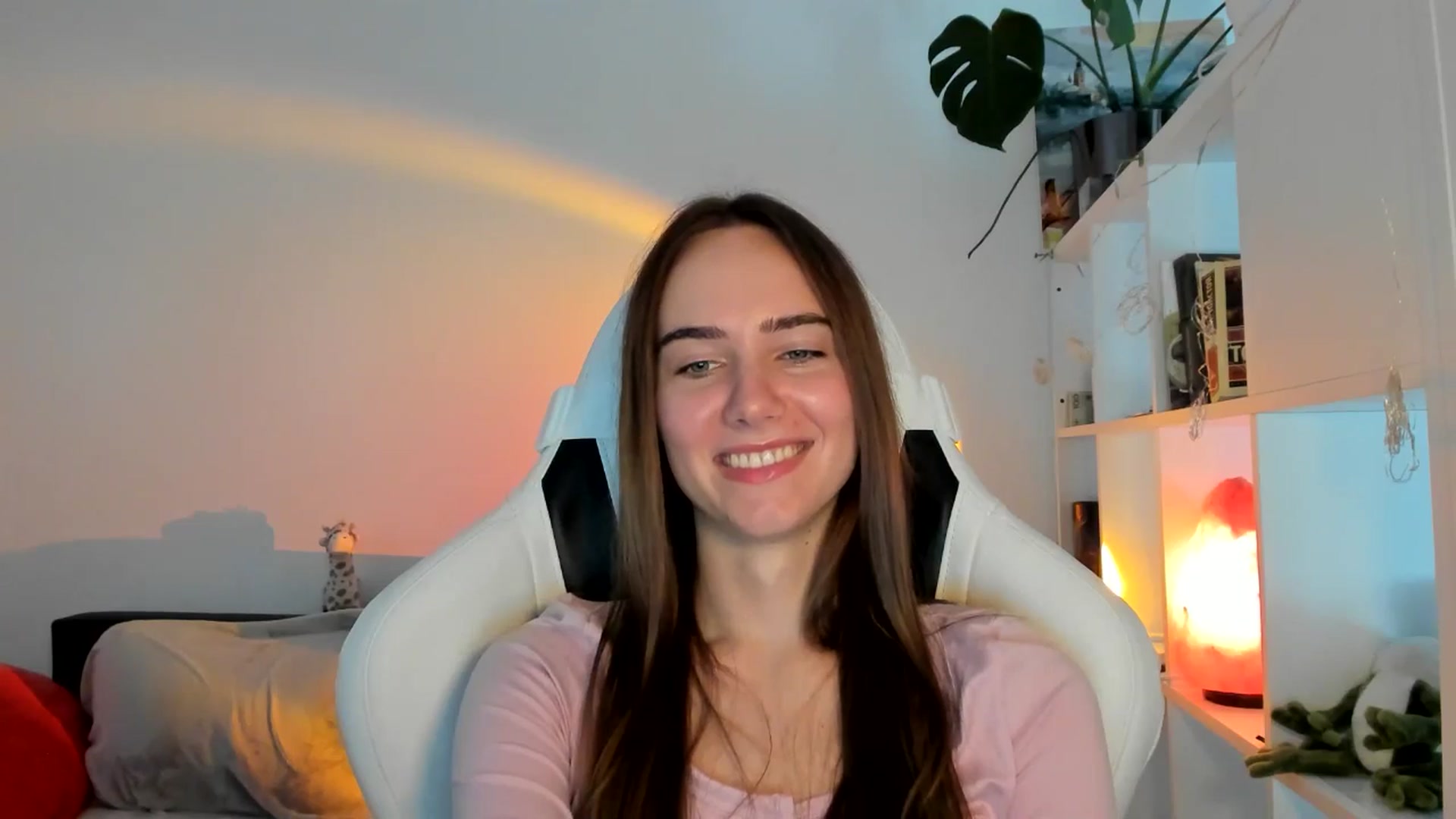 Gallery image thumbnail from OhAlisa's myfreecams stream on, 08/21/2025, 12:38 image 19 of 20