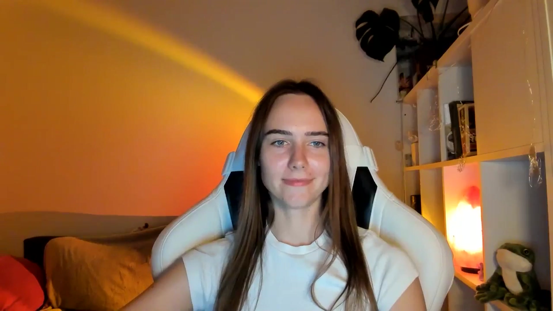 Gallery image thumbnail from OhAlisa's myfreecams stream on, 08/21/2025, 19:00 image 16 of 20