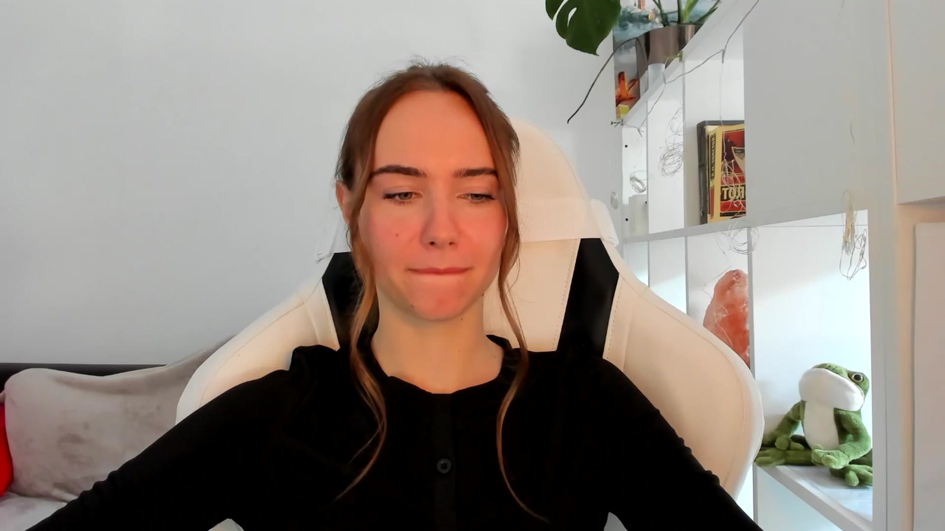 Gallery image thumbnail from OhAlisa's myfreecams stream on, 09/01/2025, 10:06 image 16 of 20