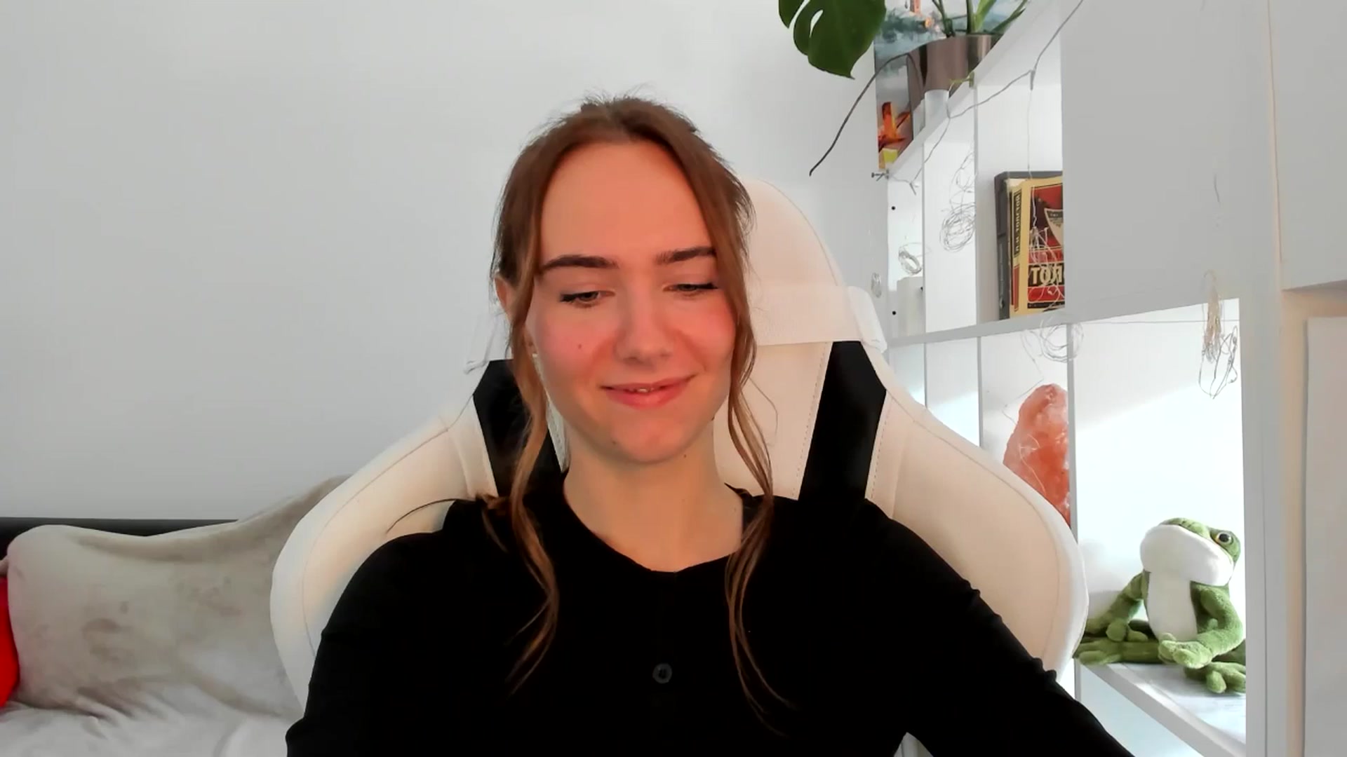 Gallery image thumbnail from OhAlisa's myfreecams stream on, 09/01/2025, 10:06 image 7 of 20