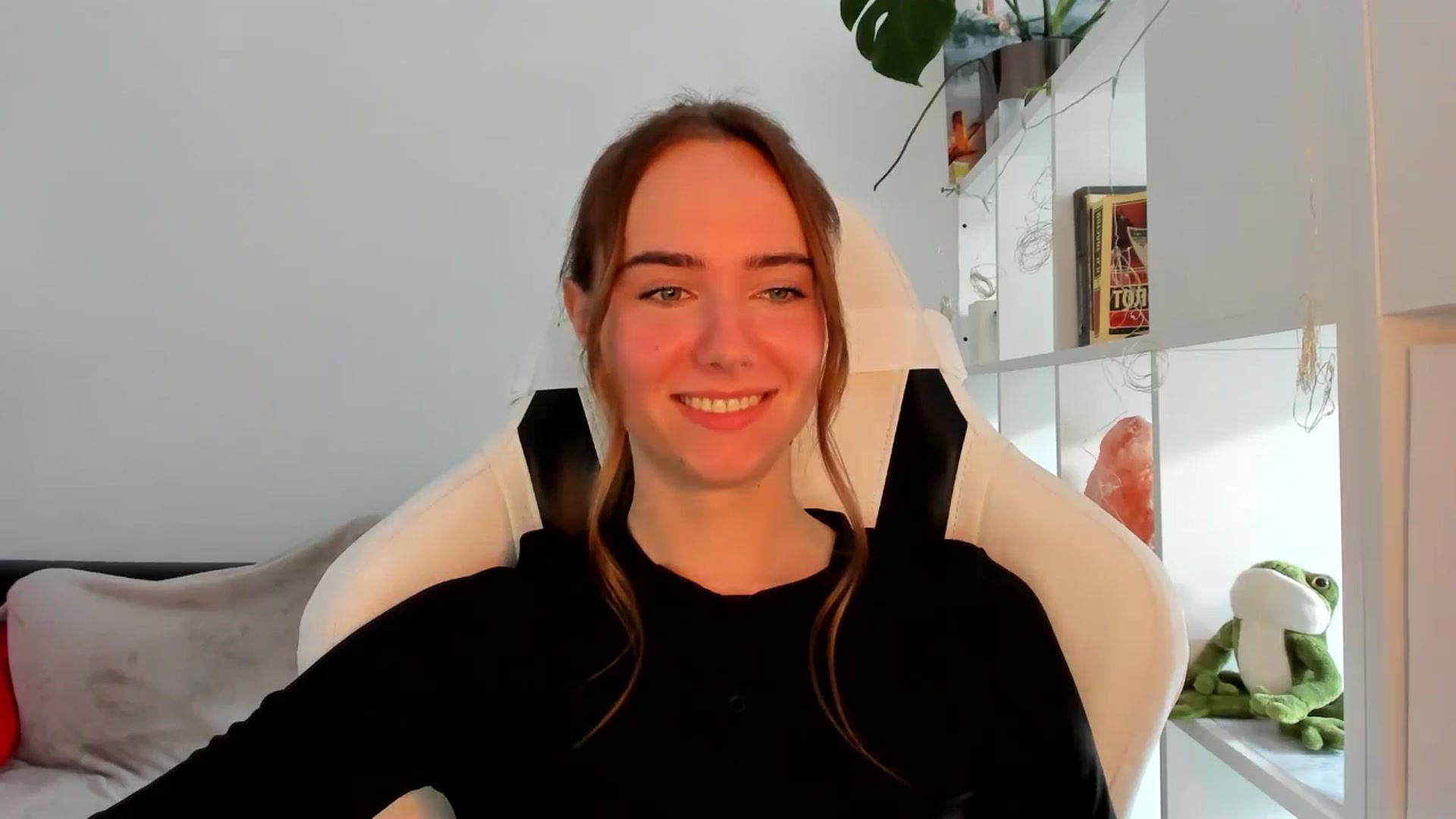 Gallery image thumbnail from OhAlisa's myfreecams stream on, 09/01/2025, 10:06 image 19 of 20