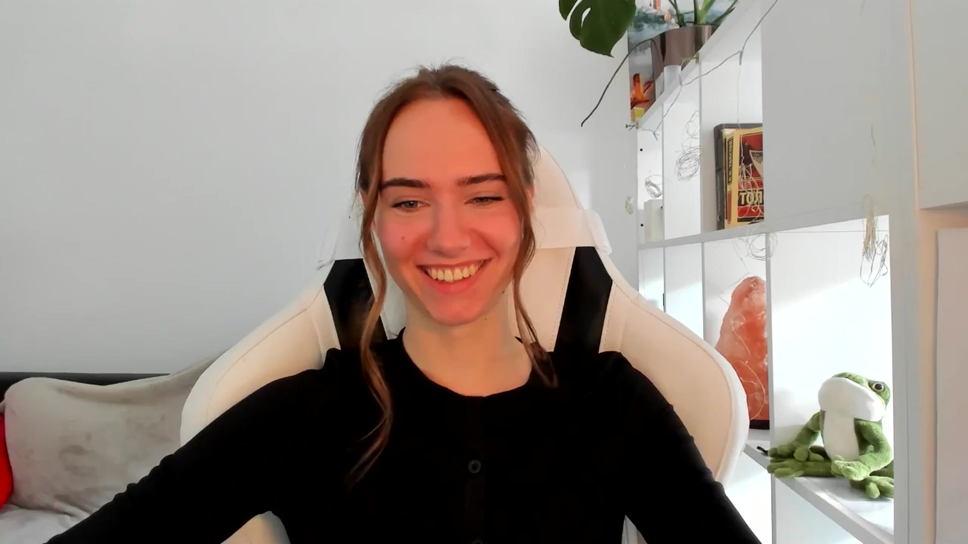 Gallery image thumbnail from OhAlisa's myfreecams stream on, 09/01/2025, 10:06 image 8 of 20