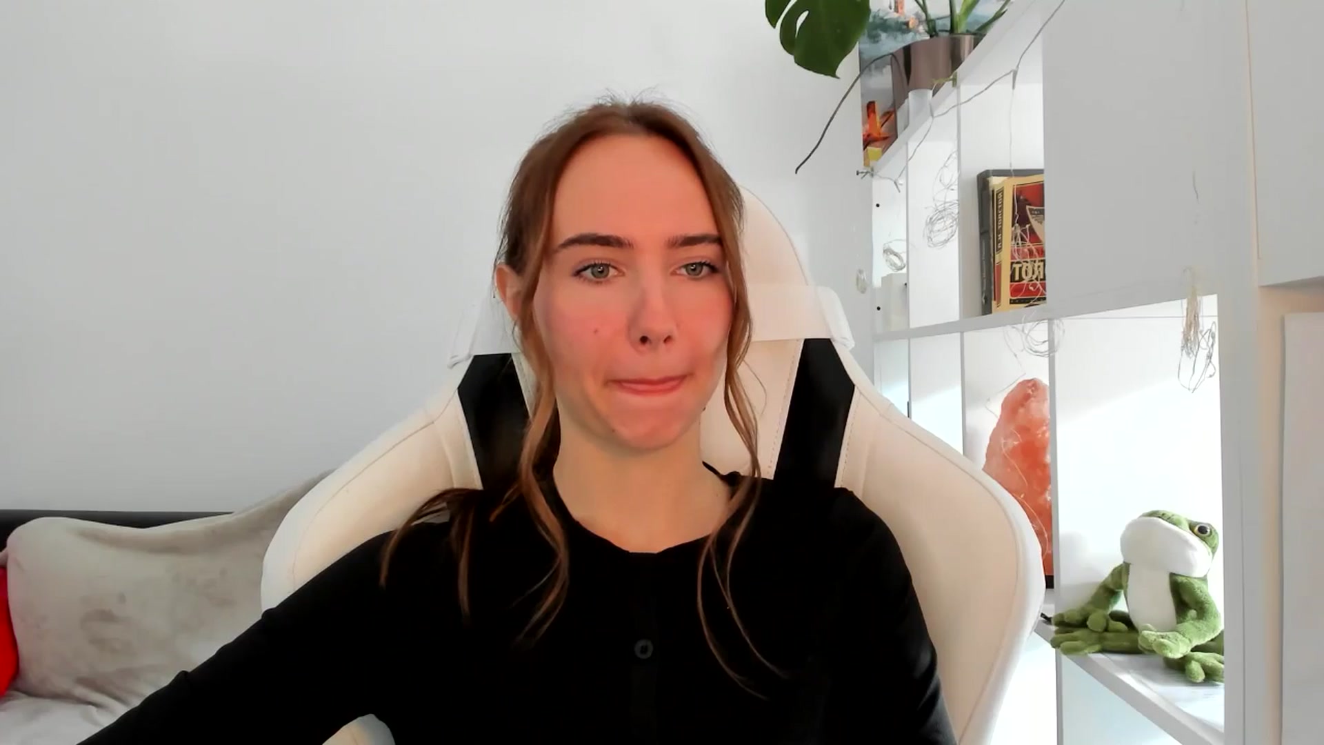 Gallery image thumbnail from OhAlisa's myfreecams stream on, 09/01/2025, 10:06 image 6 of 20