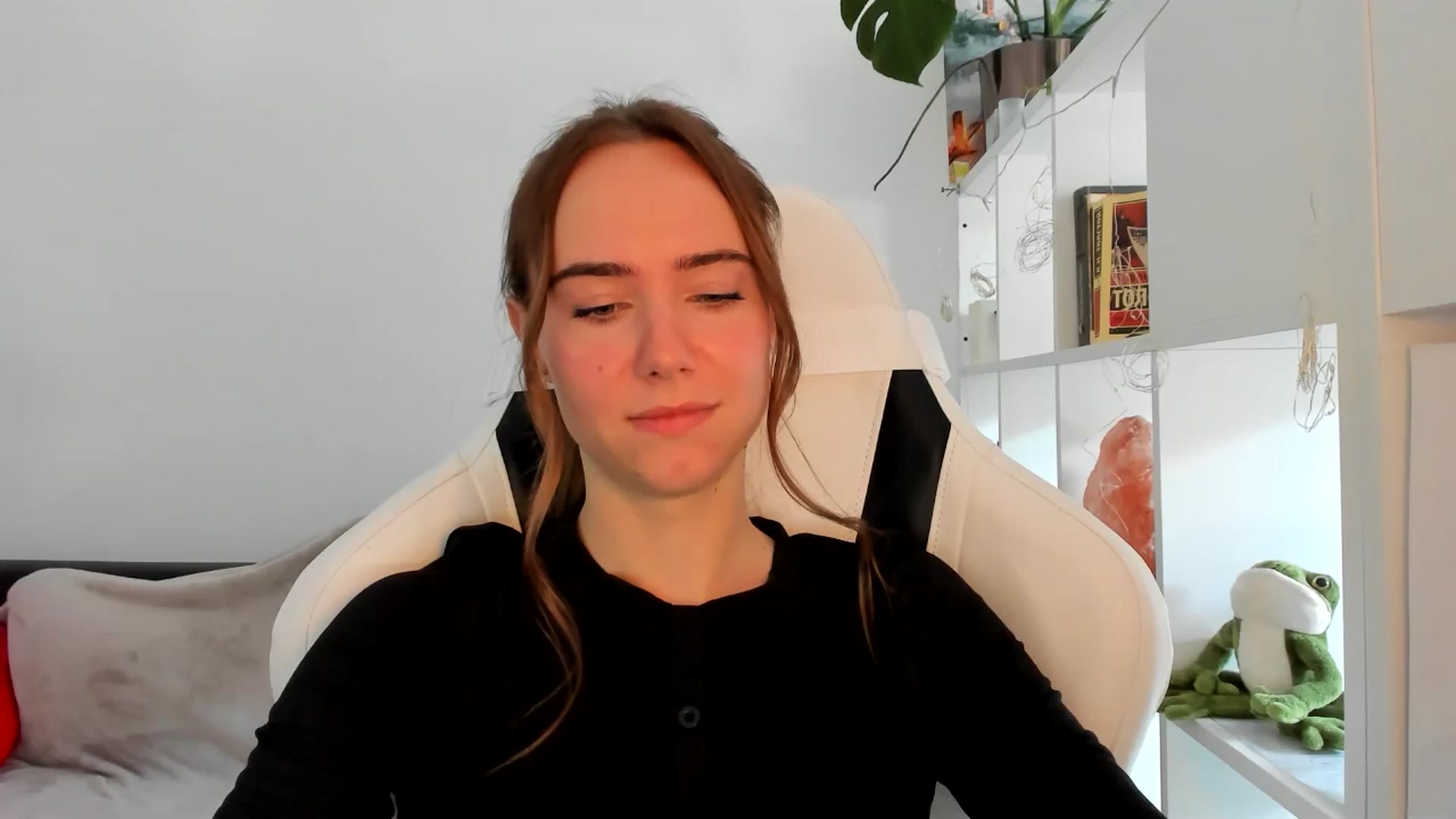 Gallery image thumbnail from OhAlisa's myfreecams stream on, 09/01/2025, 10:06 image 17 of 20