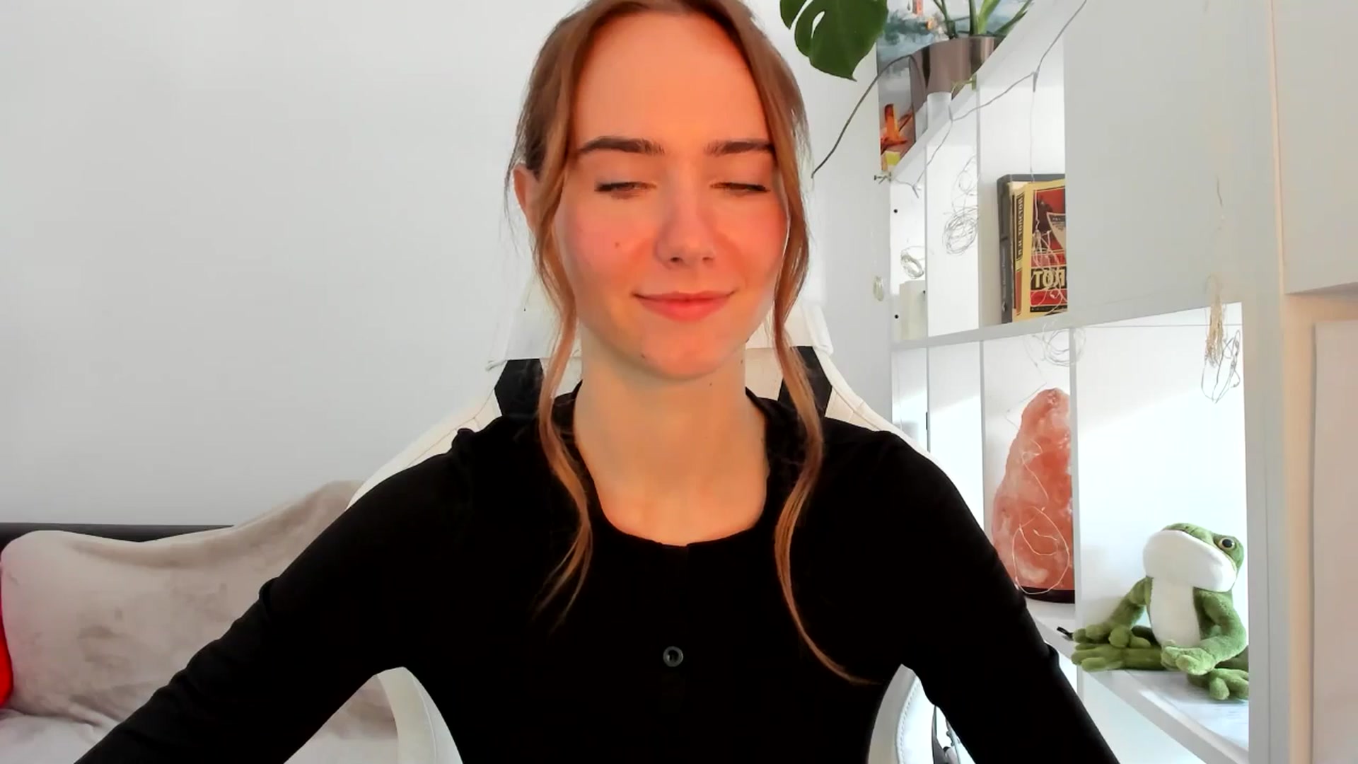 Gallery image thumbnail from OhAlisa's myfreecams stream on, 09/01/2025, 10:19 image 6 of 20