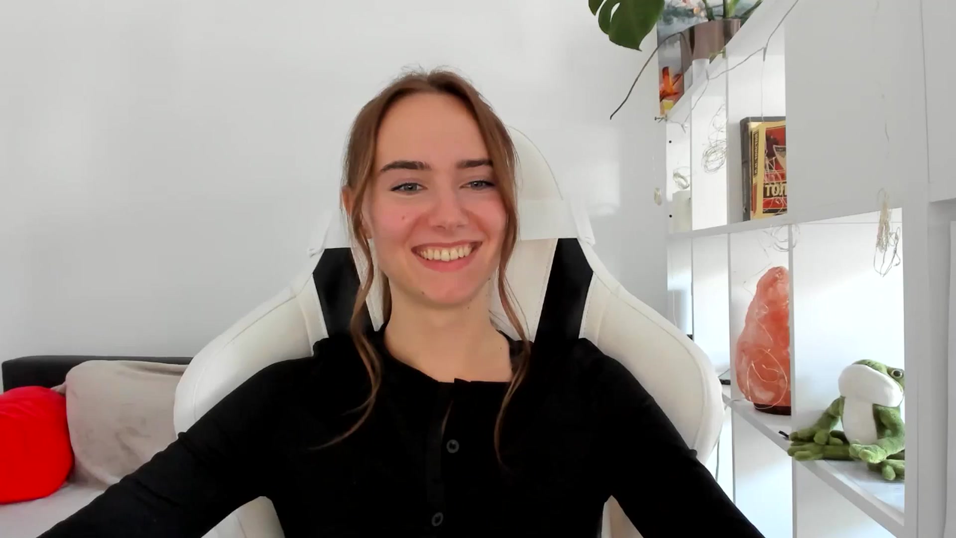 Gallery image thumbnail from OhAlisa's myfreecams stream on, 09/01/2025, 12:11 image 9 of 20