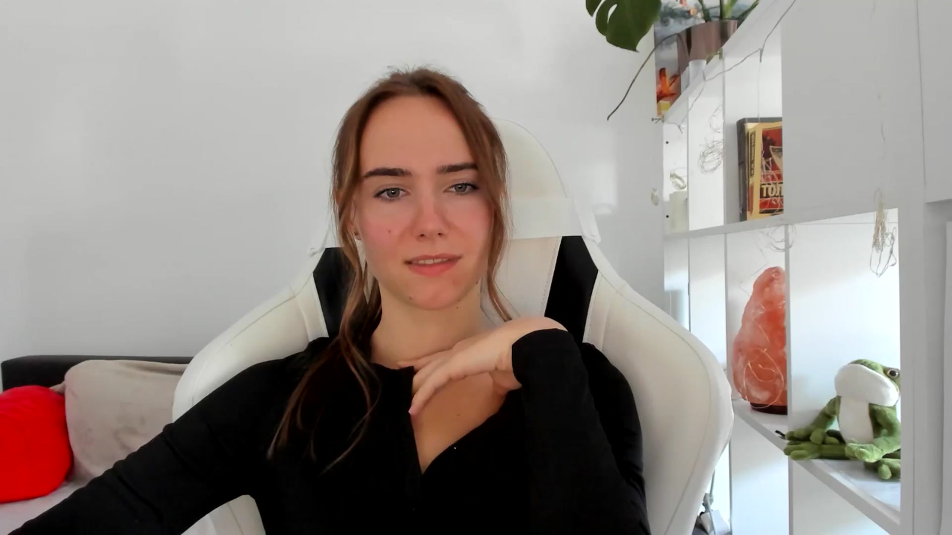 Gallery image thumbnail from OhAlisa's myfreecams stream on, 09/01/2025, 12:11 image 5 of 20