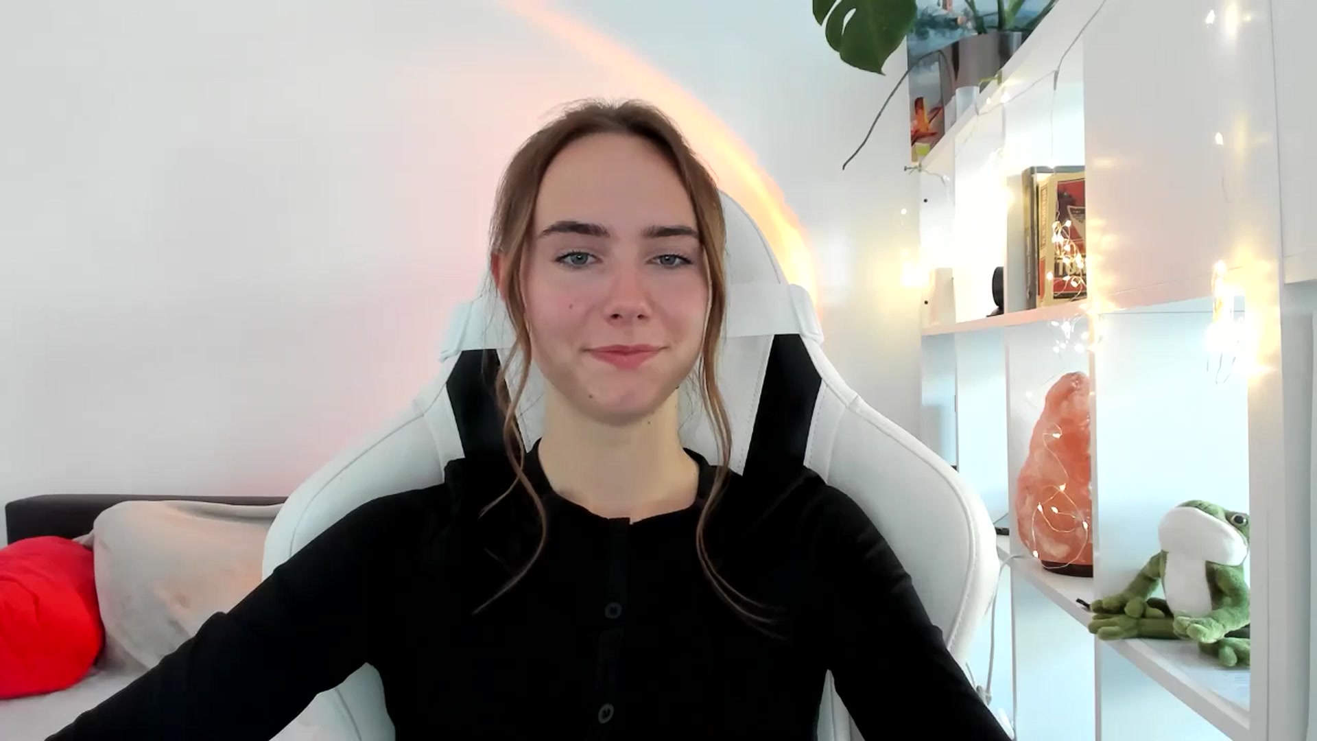 Gallery image thumbnail from OhAlisa's myfreecams stream on, 09/01/2025, 14:22 image 17 of 20