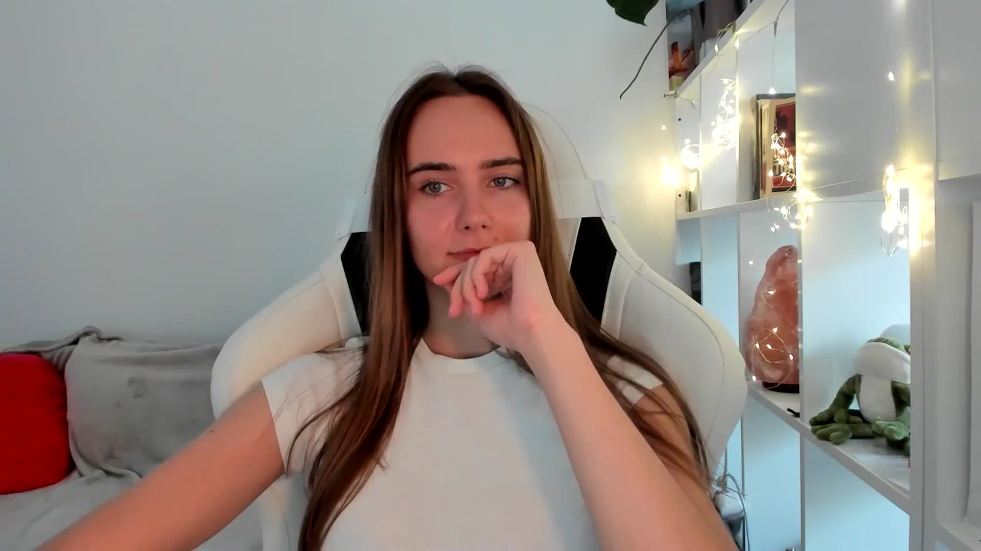 Gallery image thumbnail from OhAlisa's myfreecams stream on, 09/02/2025, 16:37 image 15 of 20