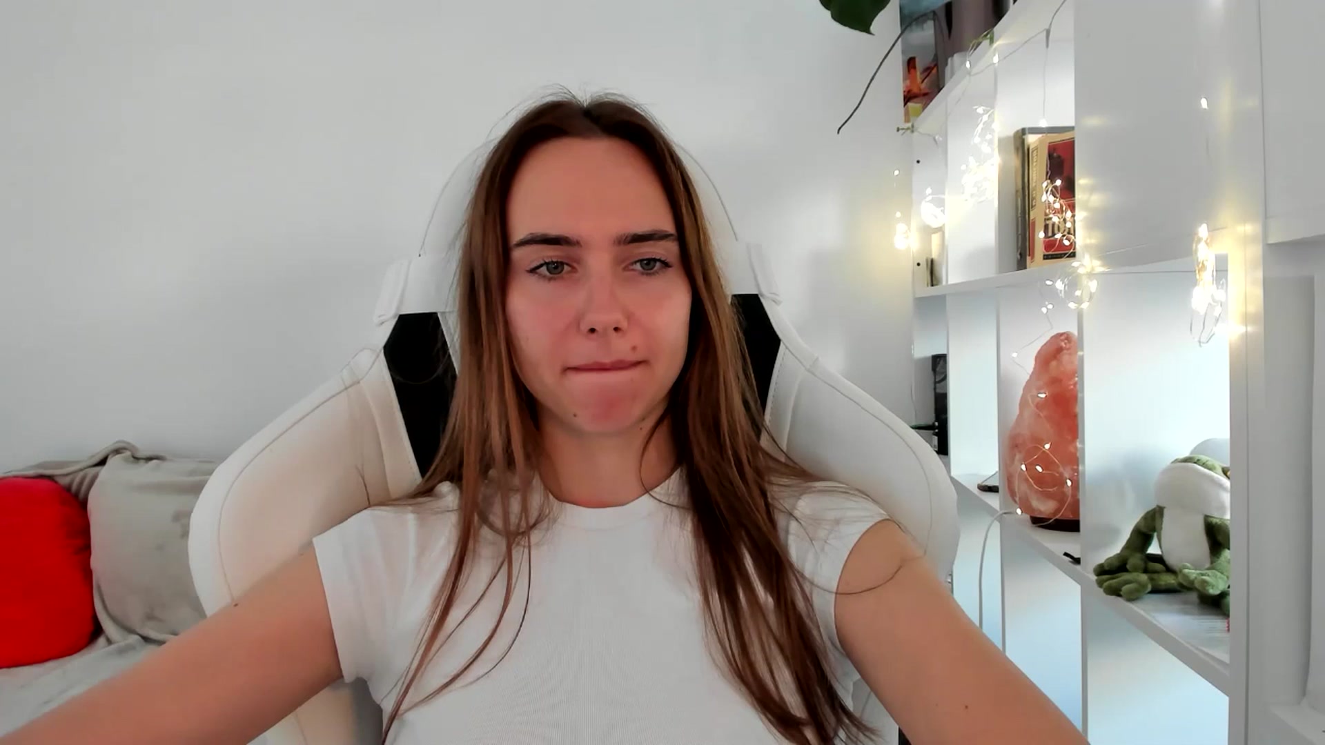 Gallery image thumbnail from OhAlisa's myfreecams stream on, 09/02/2025, 16:37 image 10 of 20