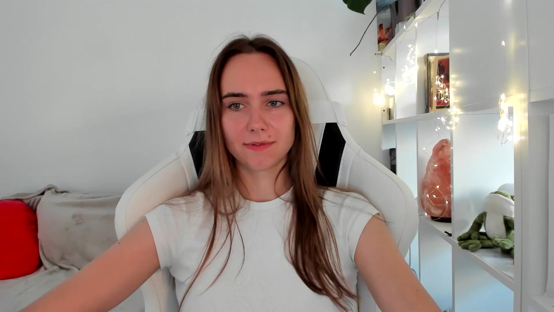 Gallery image thumbnail from OhAlisa's myfreecams stream on, 09/02/2025, 16:37 image 13 of 20