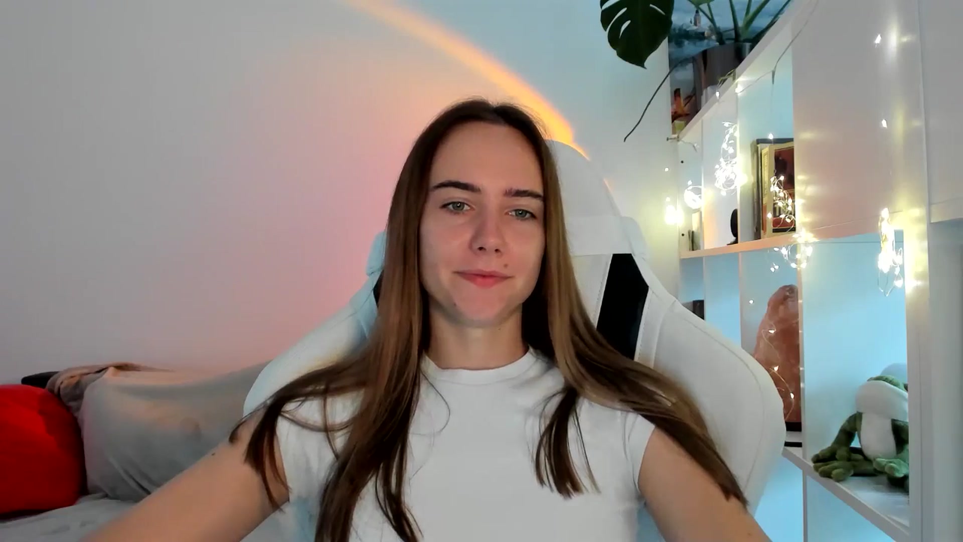 Gallery image thumbnail from OhAlisa's myfreecams stream on, 09/03/2025, 07:36 image 9 of 20