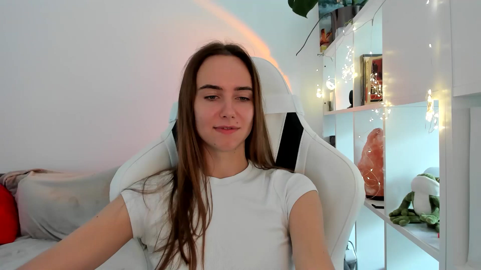 Gallery image thumbnail from OhAlisa's myfreecams stream on, 09/03/2025, 10:37 image 17 of 20