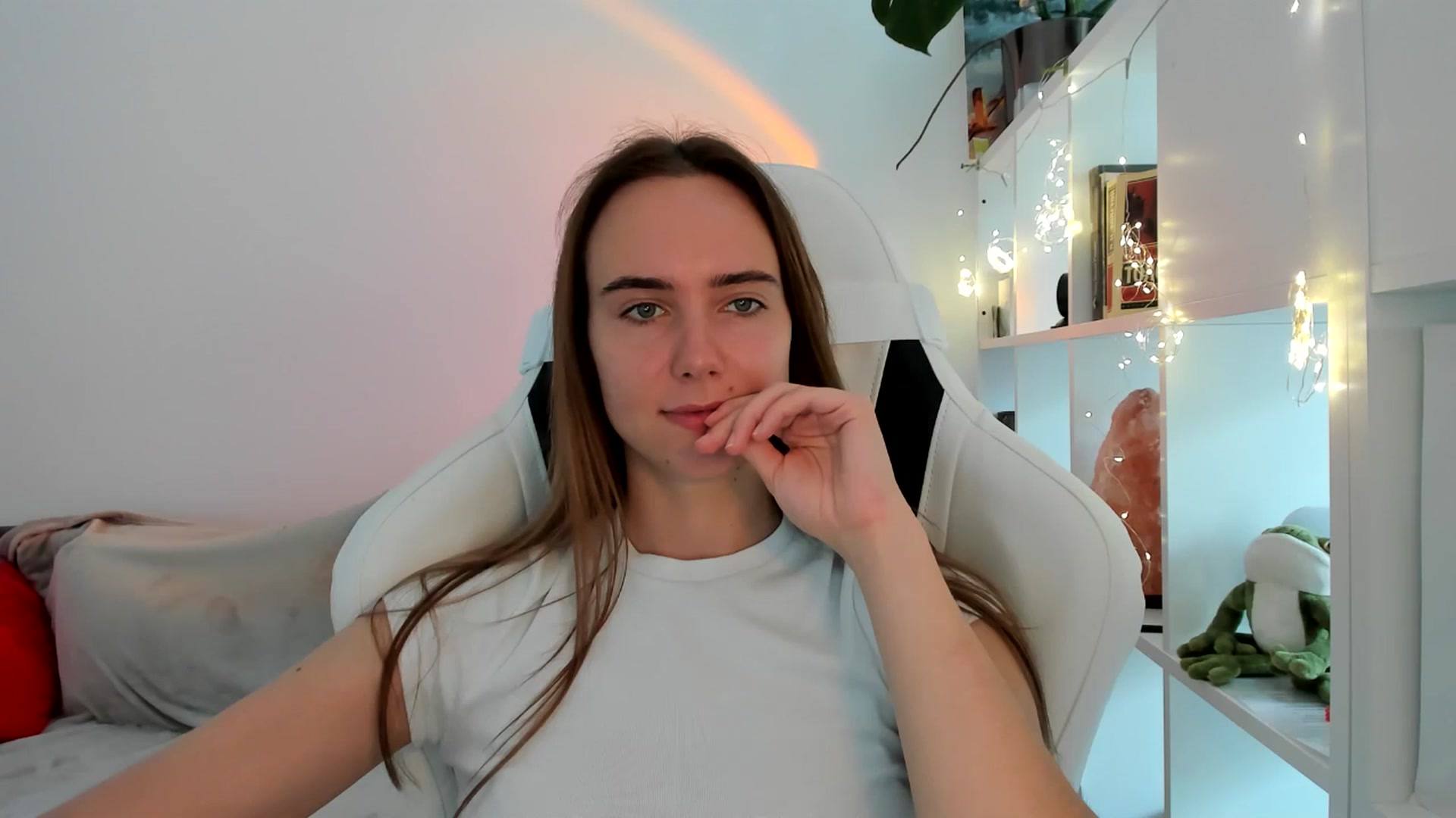 Gallery image thumbnail from OhAlisa's myfreecams stream on, 09/03/2025, 10:37 image 11 of 20