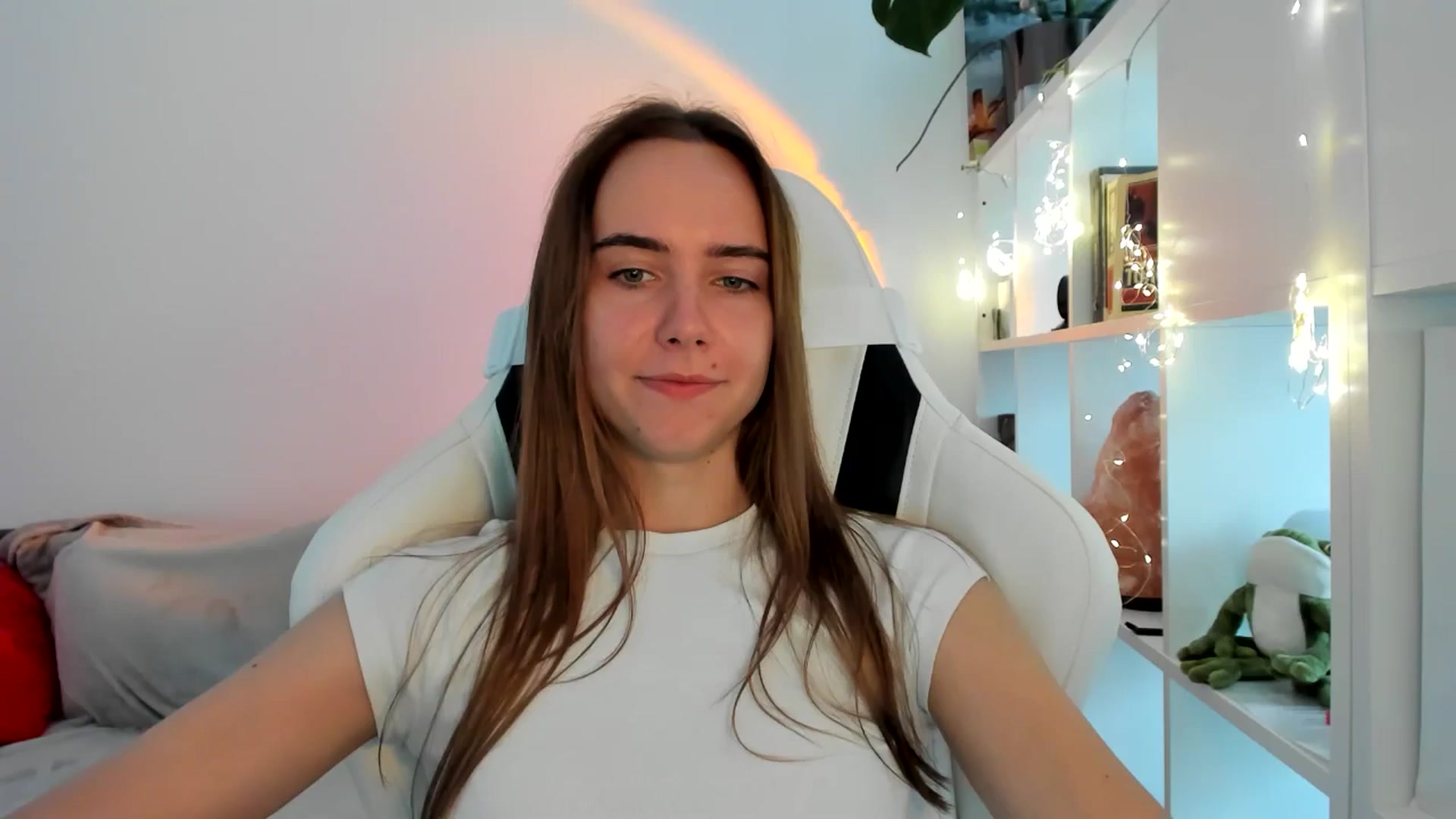 Gallery image thumbnail from OhAlisa's myfreecams stream on, 09/03/2025, 10:37 image 1 of 20