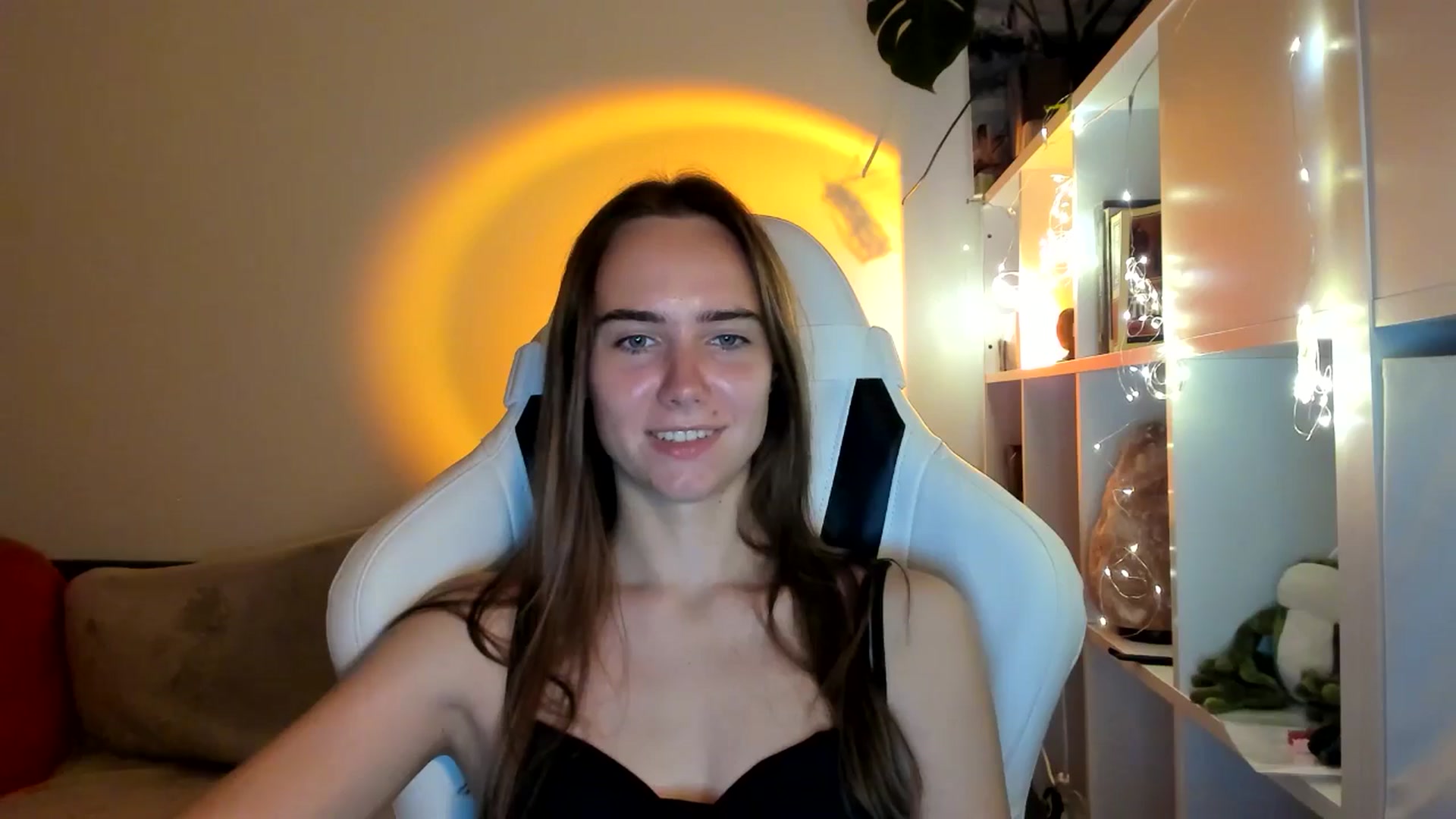 Gallery image thumbnail from OhAlisa's myfreecams stream on, 09/03/2025, 18:46 image 14 of 20