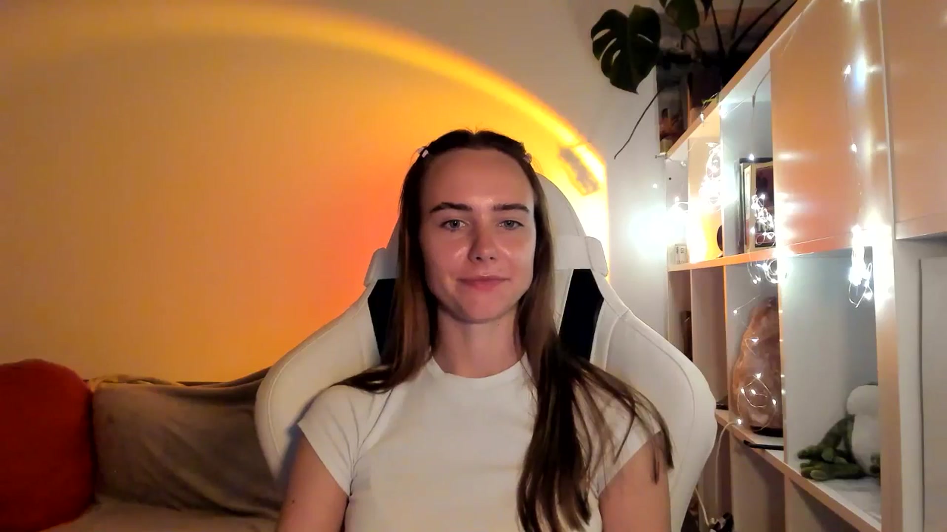Gallery image thumbnail from OhAlisa's myfreecams stream on, 09/04/2025, 19:11 image 14 of 20