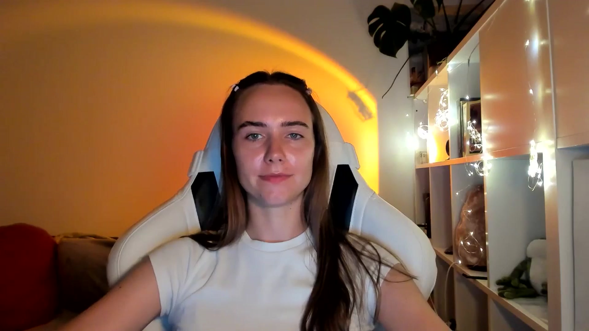 Gallery image thumbnail from OhAlisa's myfreecams stream on, 09/04/2025, 19:11 image 16 of 20