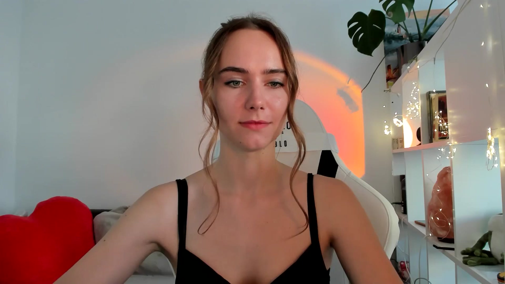 Gallery image thumbnail from OhAlisa's myfreecams stream on, 09/05/2025, 15:18 image 19 of 20