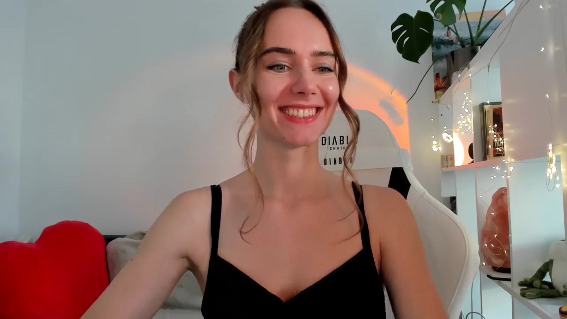 Gallery image thumbnail from OhAlisa's myfreecams stream on, 09/05/2025, 15:18 image 3 of 20