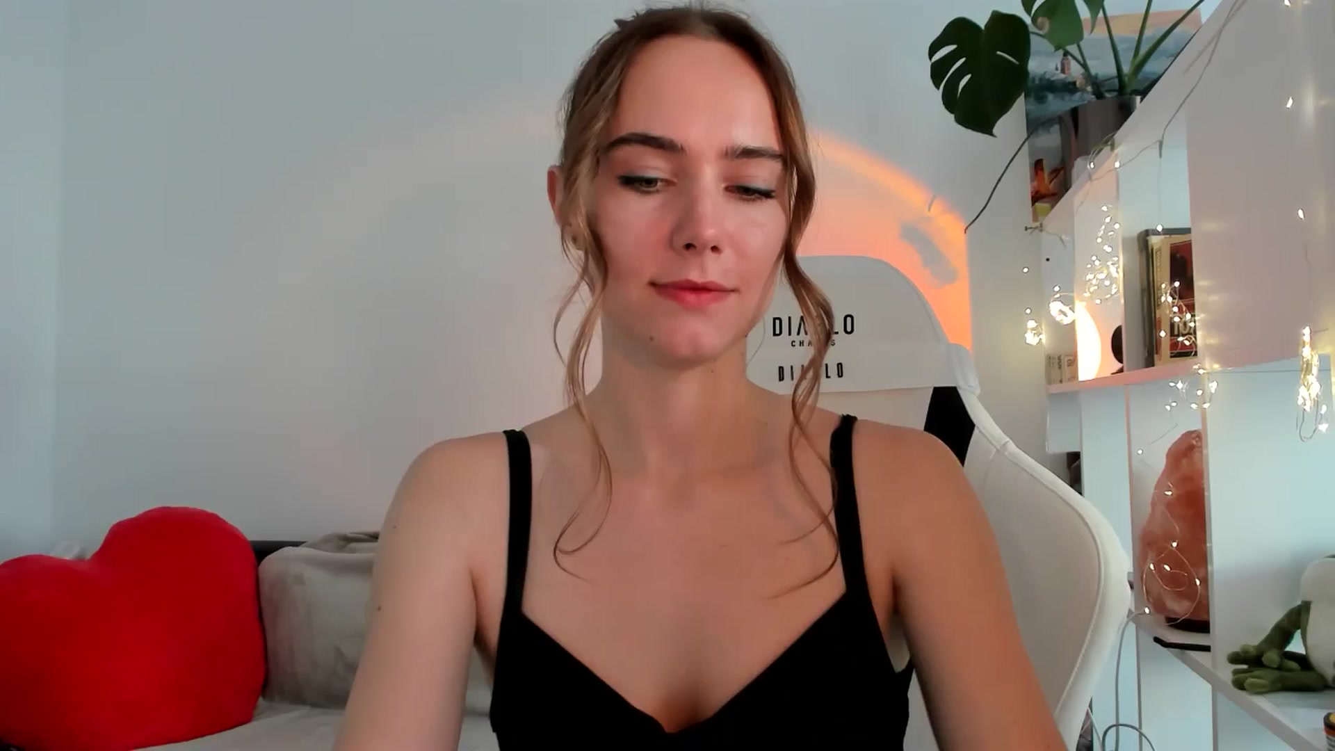 Gallery image thumbnail from OhAlisa's myfreecams stream on, 09/05/2025, 15:18 image 1 of 20