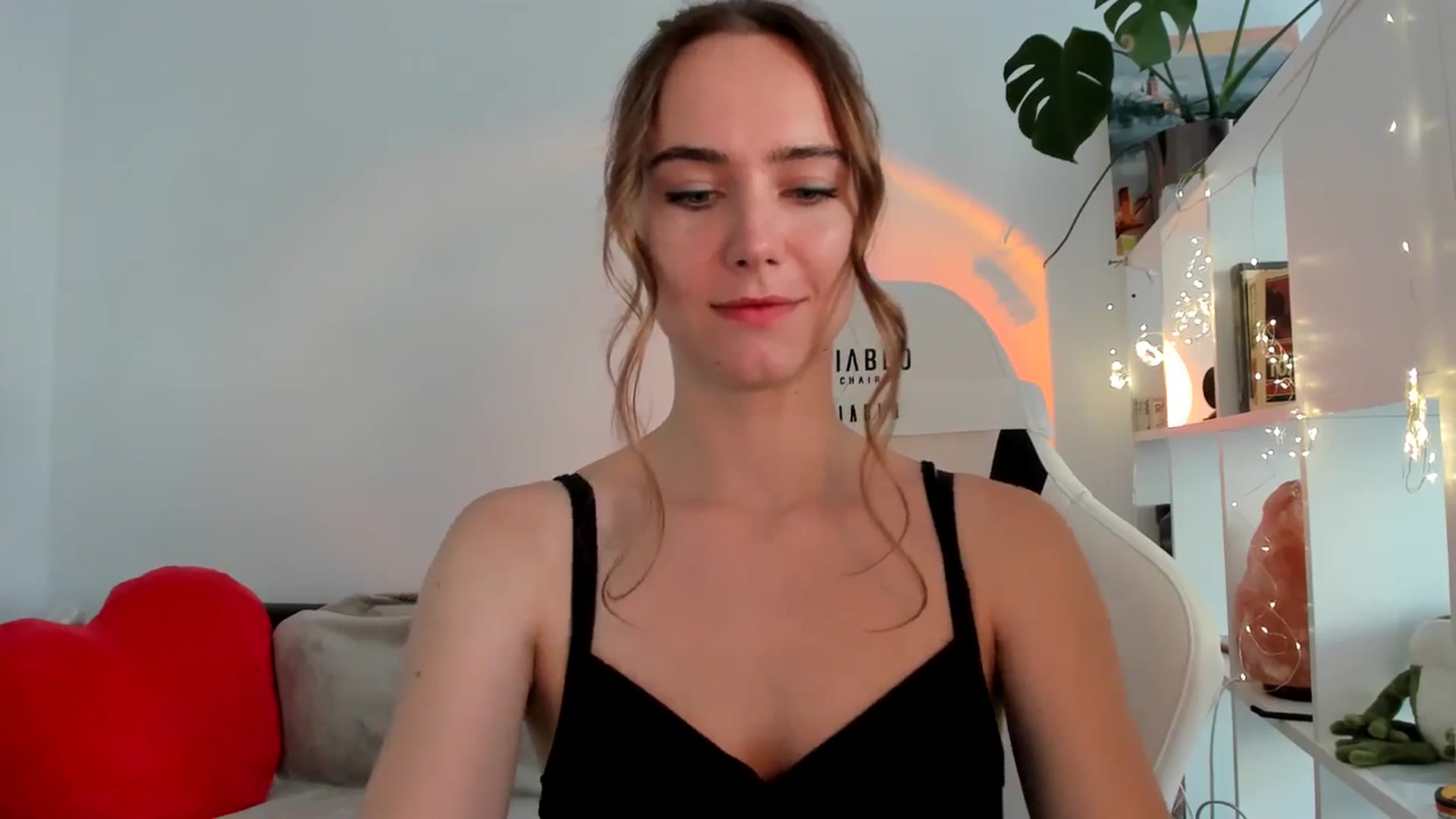 Gallery image thumbnail from OhAlisa's myfreecams stream on, 09/05/2025, 15:18 image 2 of 20