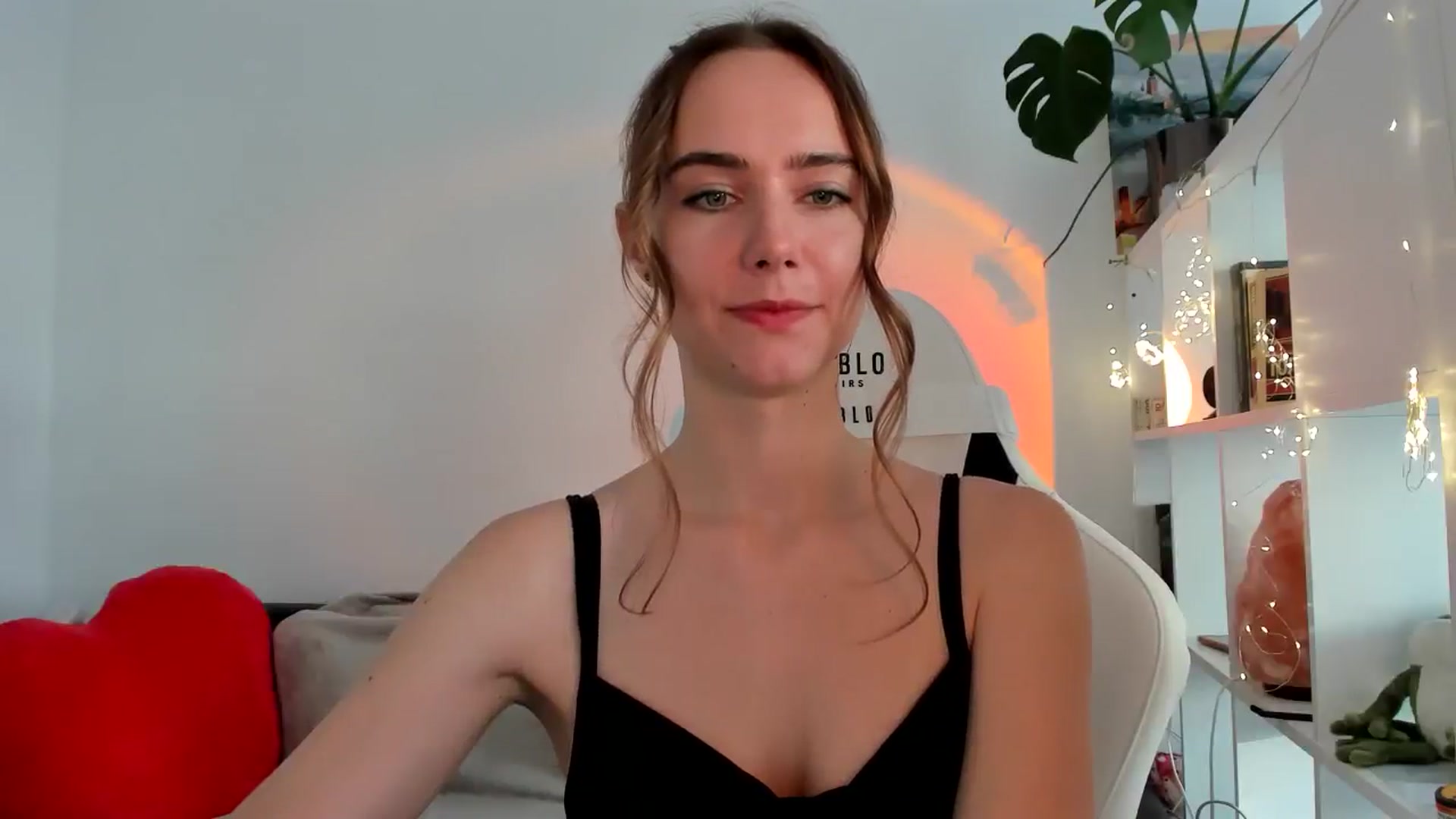 Gallery image thumbnail from OhAlisa's myfreecams stream on, 09/05/2025, 15:18 image 6 of 20