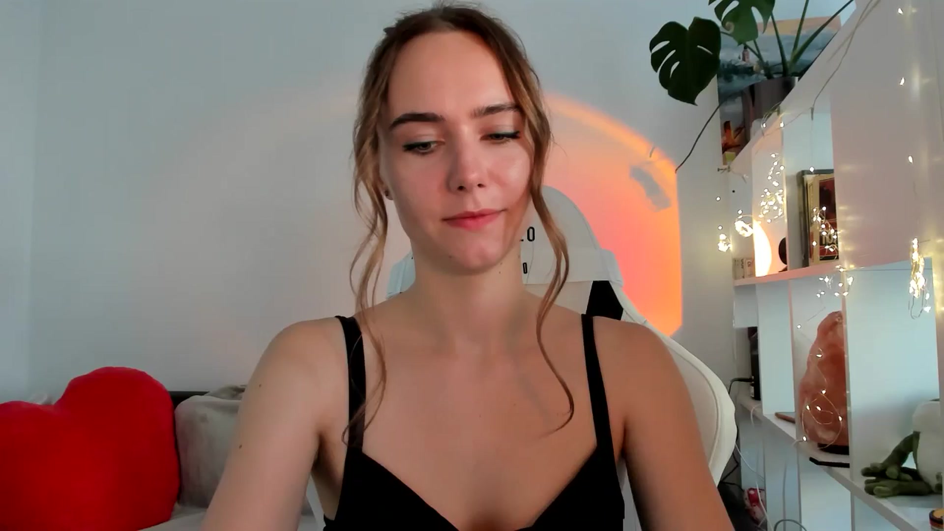 Gallery image thumbnail from OhAlisa's myfreecams stream on, 09/05/2025, 15:18 image 18 of 20