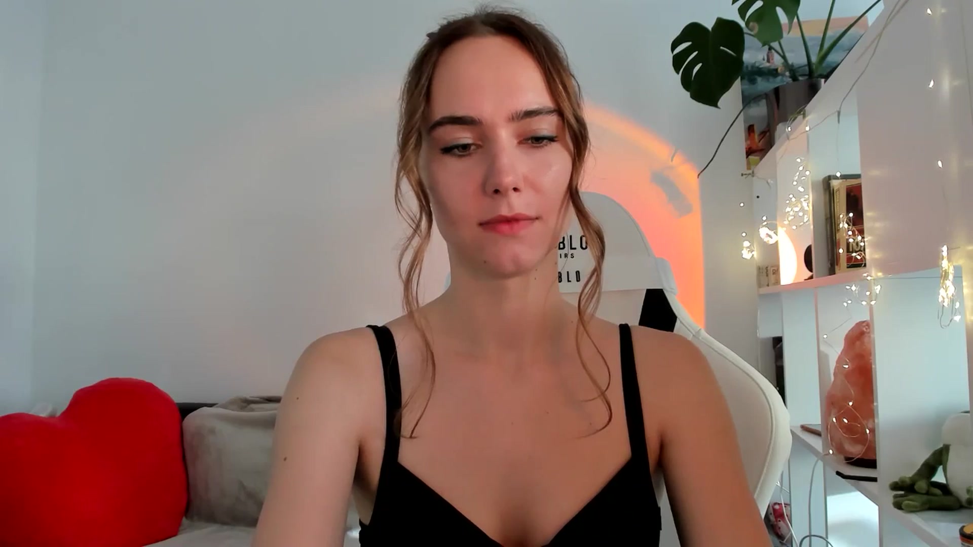 Gallery image thumbnail from OhAlisa's myfreecams stream on, 09/05/2025, 15:18 image 8 of 20